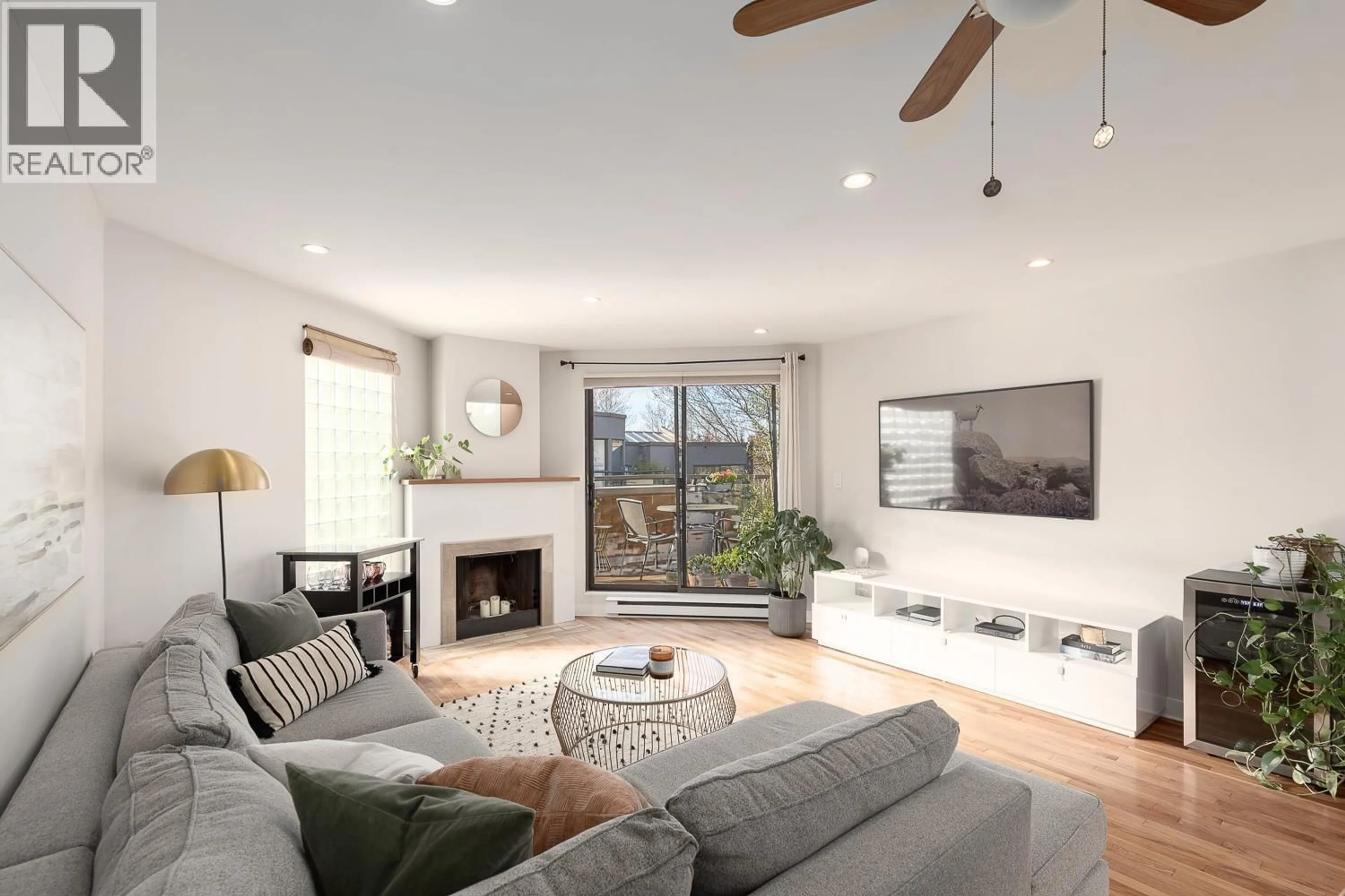 Living room with furniture, unknown for 10 - 766 7TH AVENUE, Vancouver British Columbia V5Z1B8