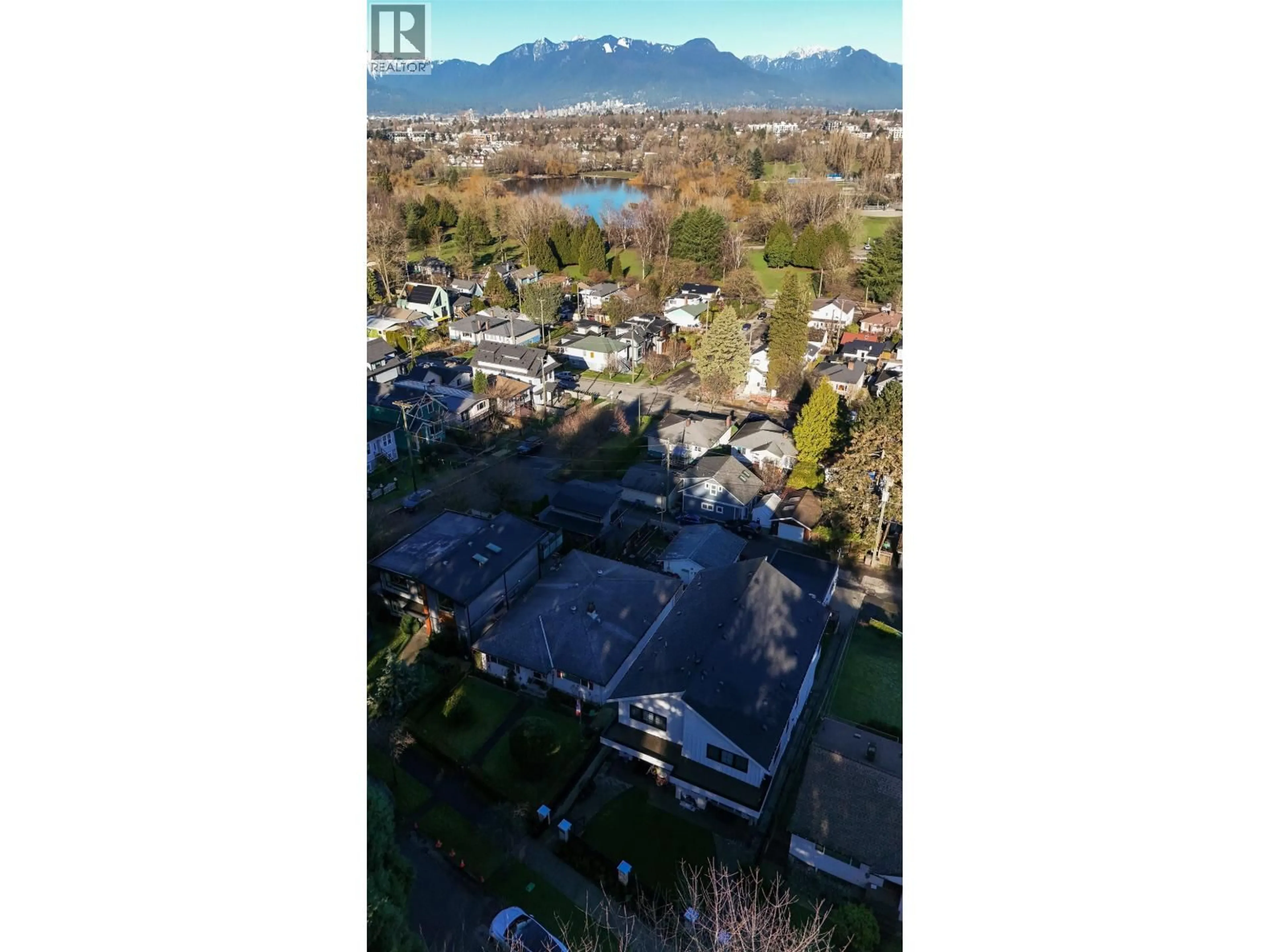 A pic from outside/outdoor area/front of a property/back of a property/a pic from drone, water/lake/river/ocean view for 2171 VANNESS AVENUE, Vancouver British Columbia V5N2M1