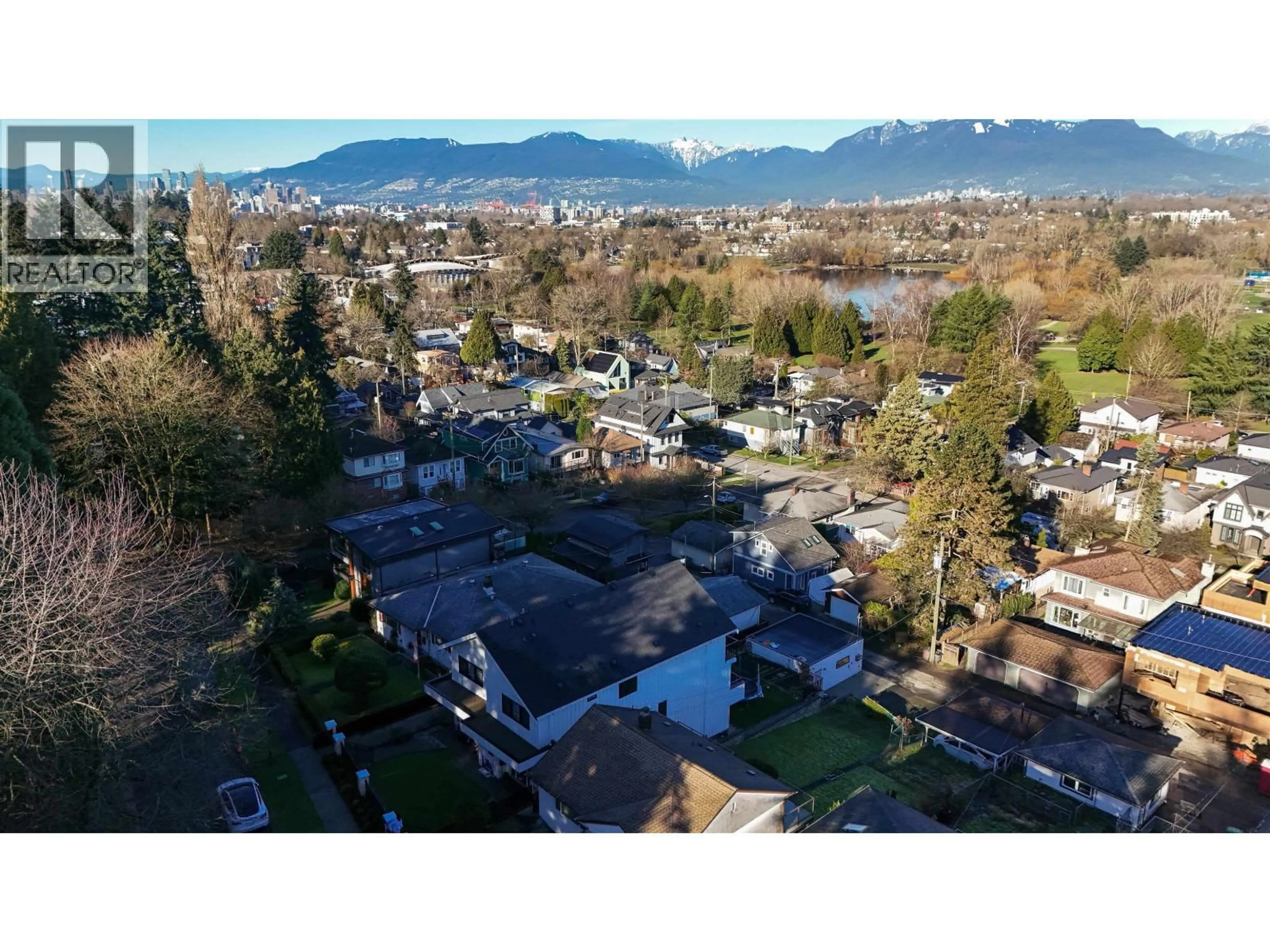 A pic from outside/outdoor area/front of a property/back of a property/a pic from drone, mountain view for 2171 VANNESS AVENUE, Vancouver British Columbia V5N2M1