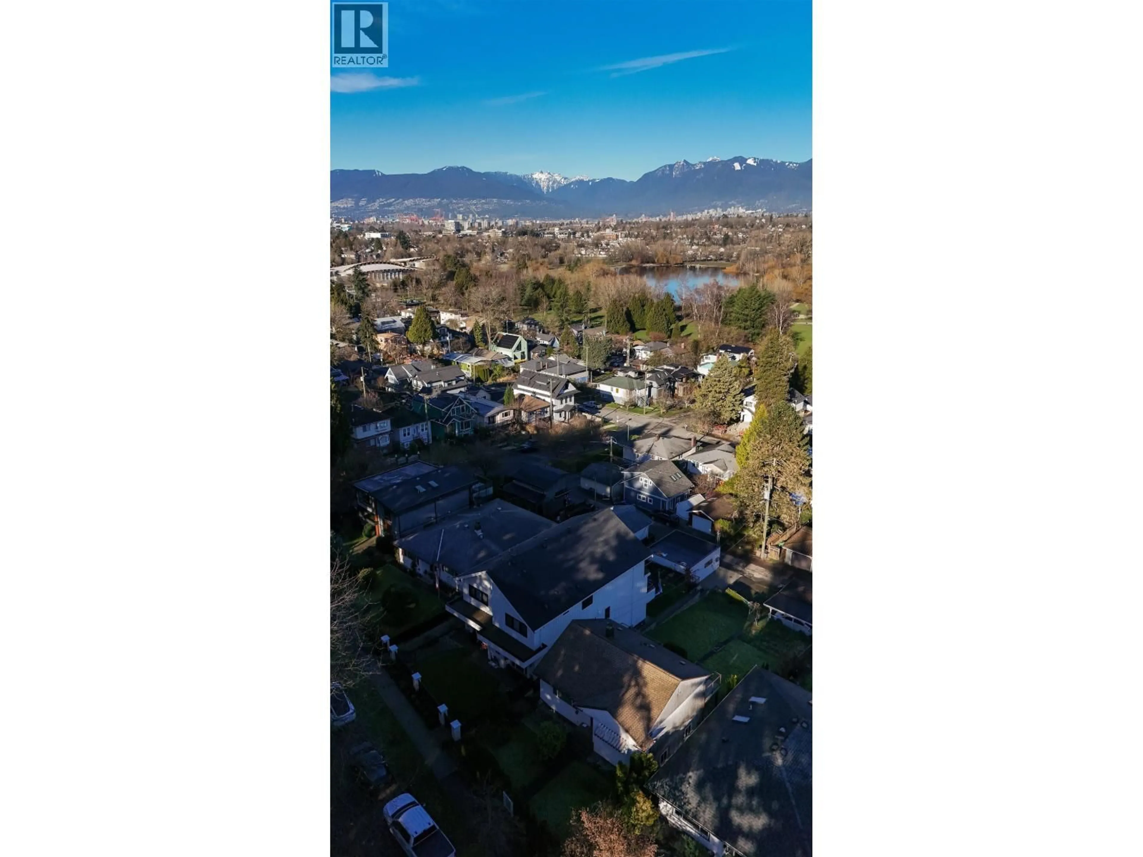 A pic from outside/outdoor area/front of a property/back of a property/a pic from drone, water/lake/river/ocean view for 2171 VANNESS AVENUE, Vancouver British Columbia V5N2M1