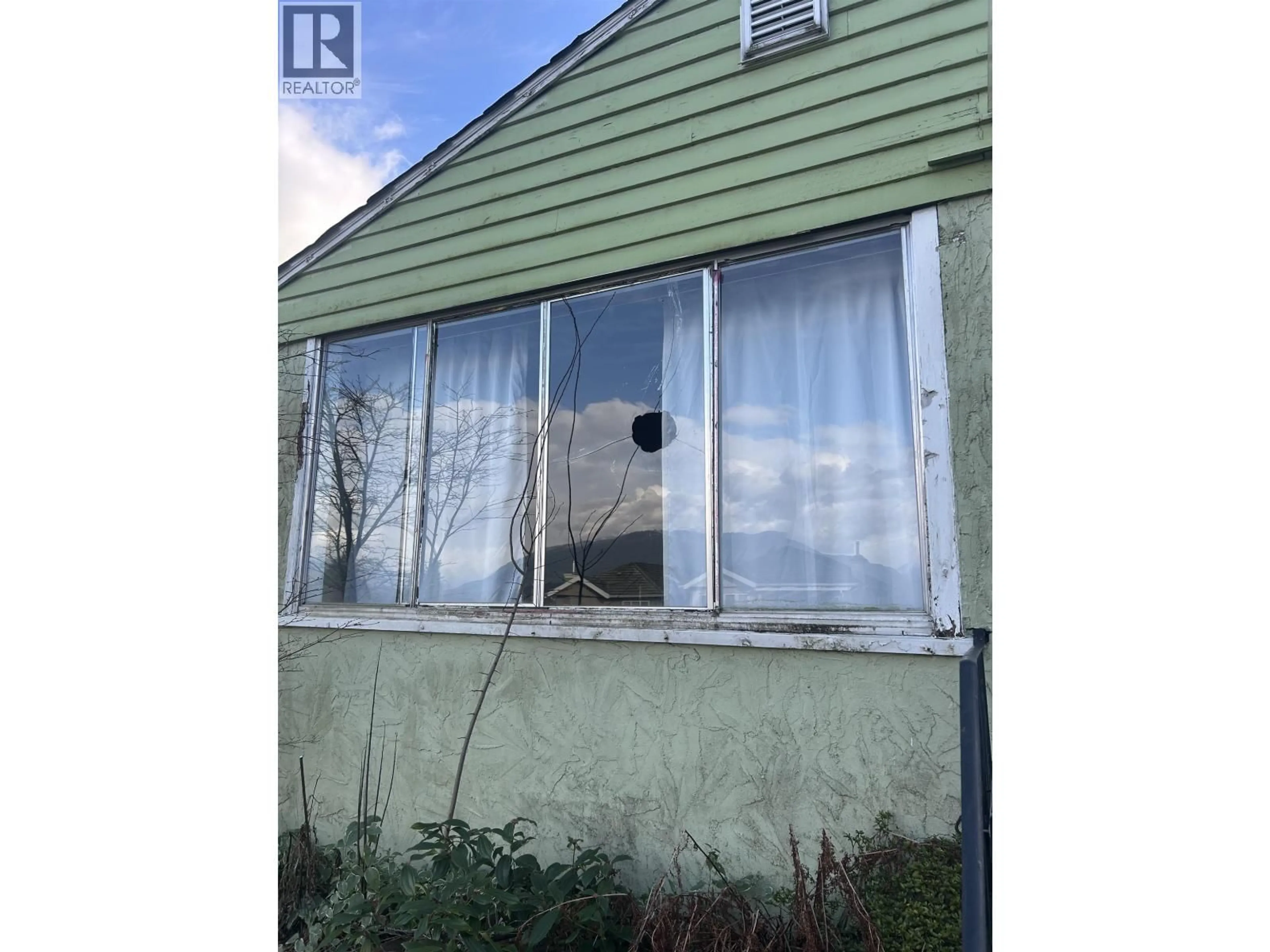 Shed for 4386 OXFORD STREET, Burnaby British Columbia V5C1E4