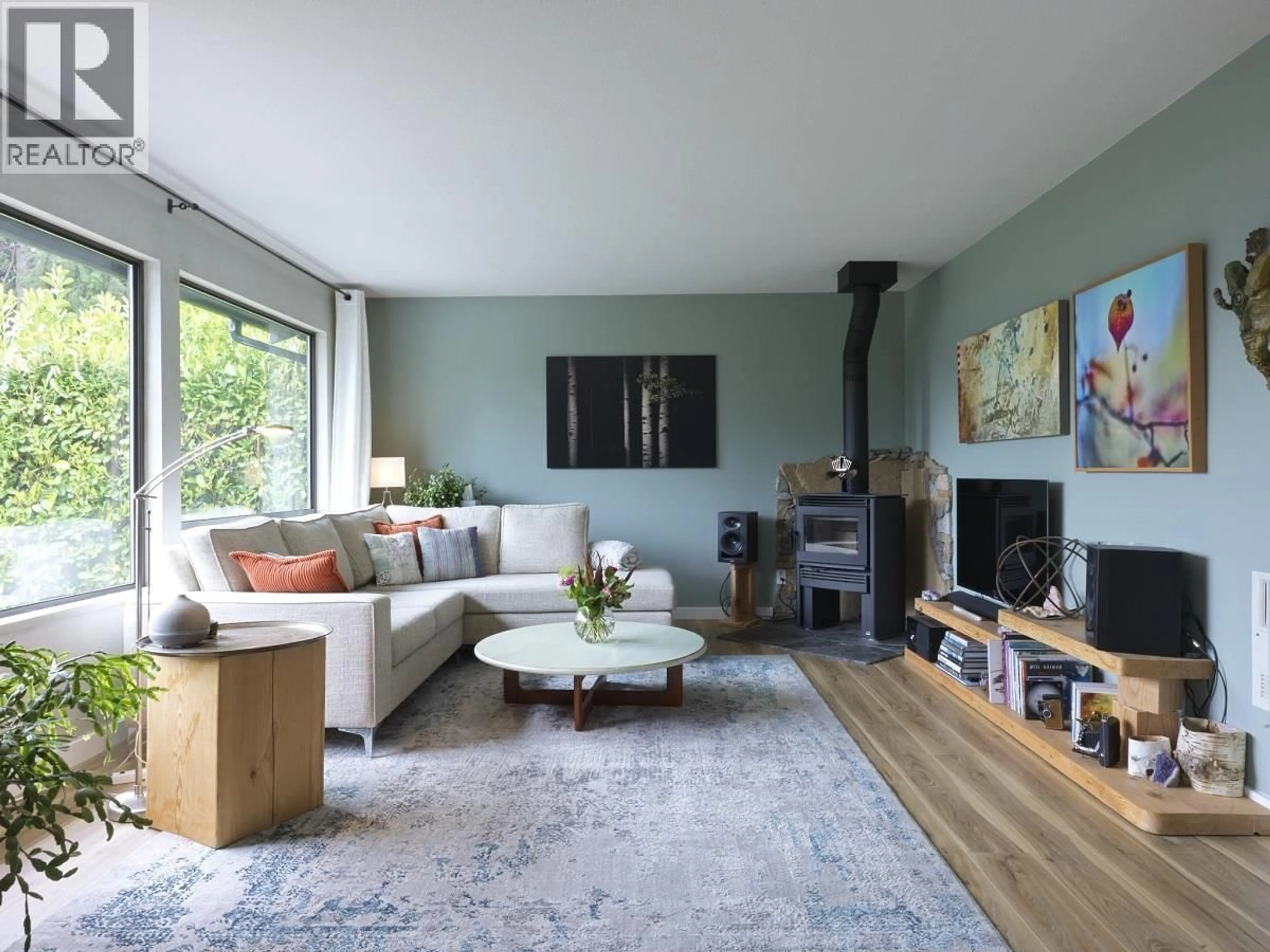 Living room with furniture, wood/laminate floor for 1454 DAVIDSON ROAD, Gibsons British Columbia V0N1V6