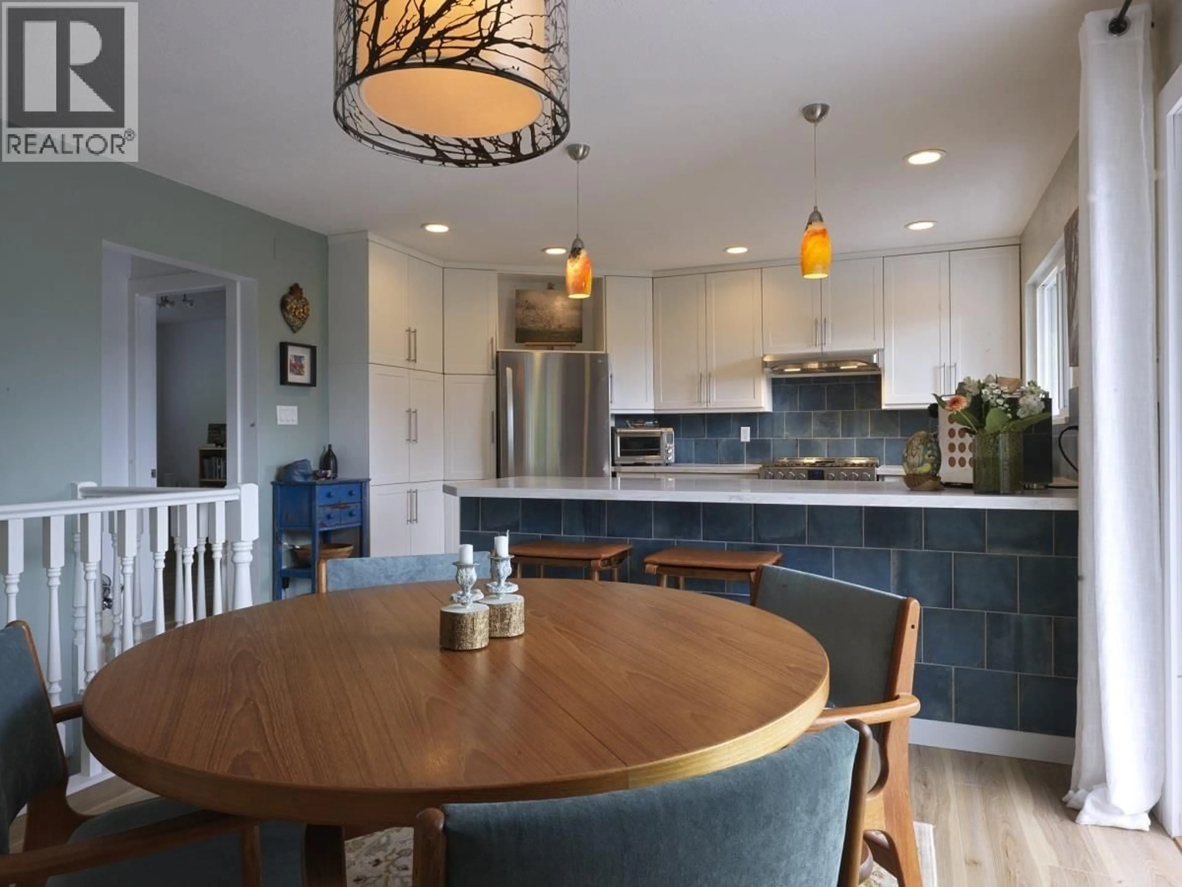 Open concept kitchen, unknown for 1454 DAVIDSON ROAD, Gibsons British Columbia V0N1V6