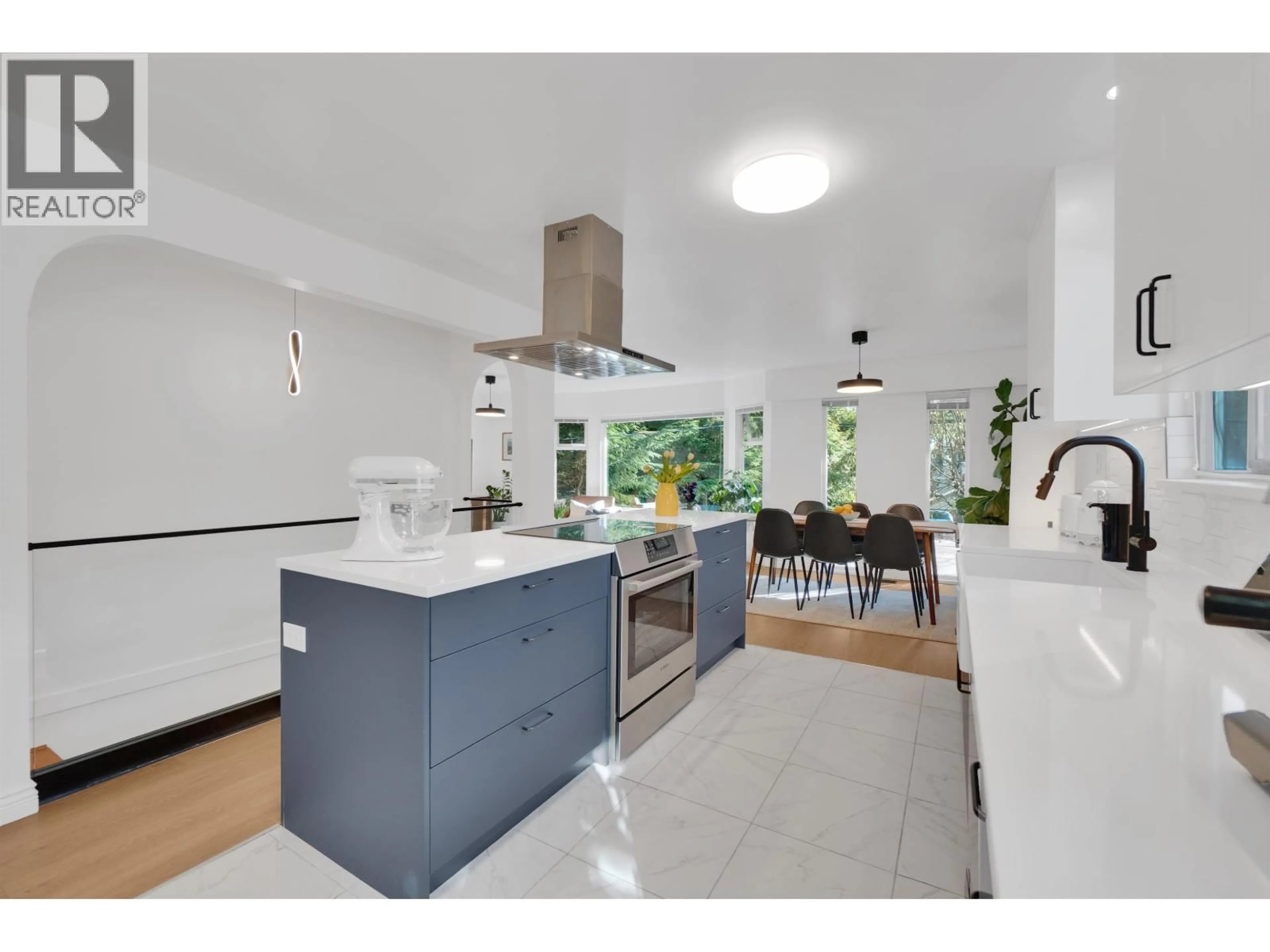 Open concept kitchen, ceramic/tile floor for 1652 COLEMAN STREET, North Vancouver British Columbia V7K1X1