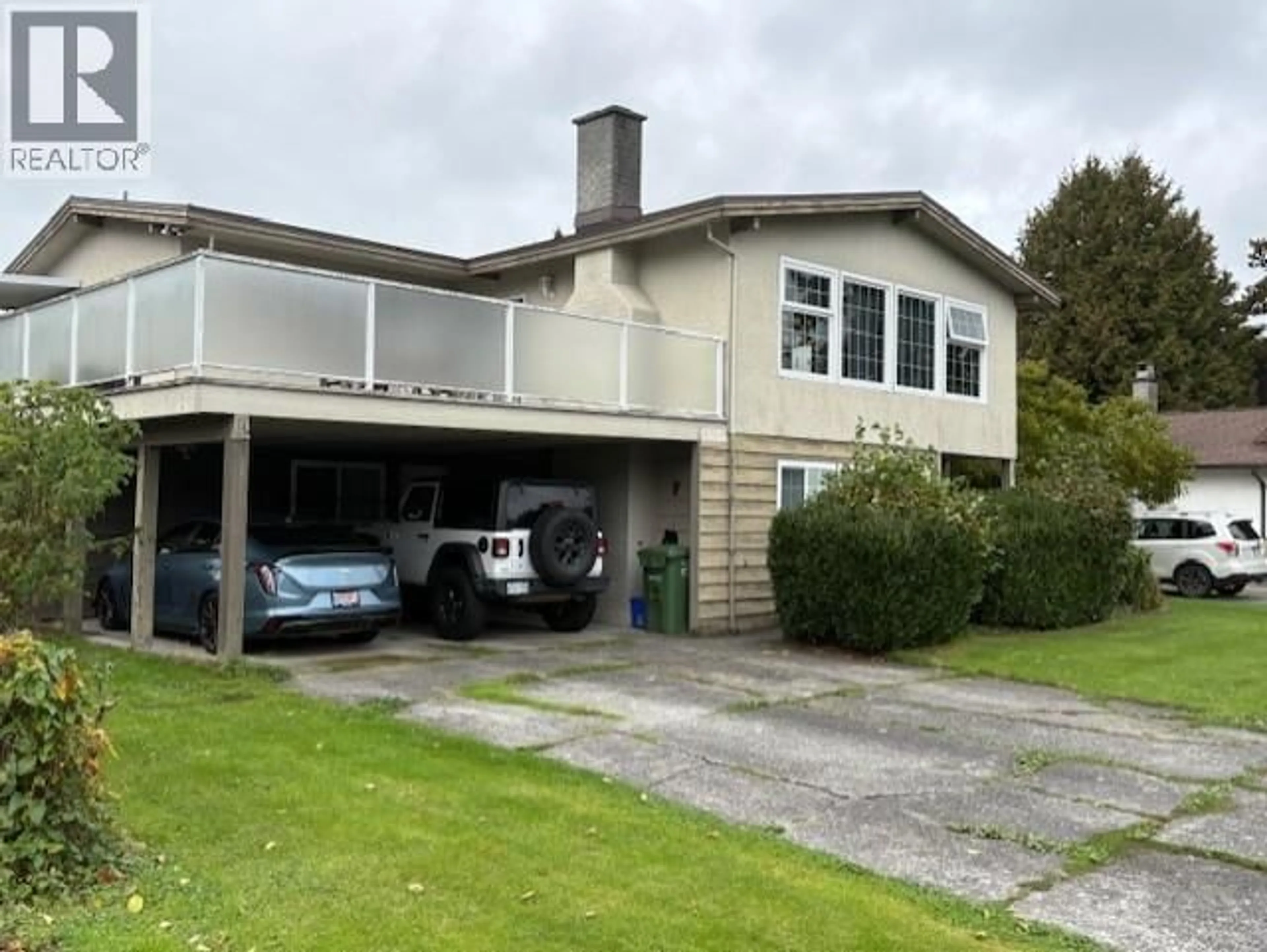 A pic from outside/outdoor area/front of a property/back of a property/a pic from drone, street for 6811 RIVERDALE DRIVE, Richmond British Columbia V7C2G3