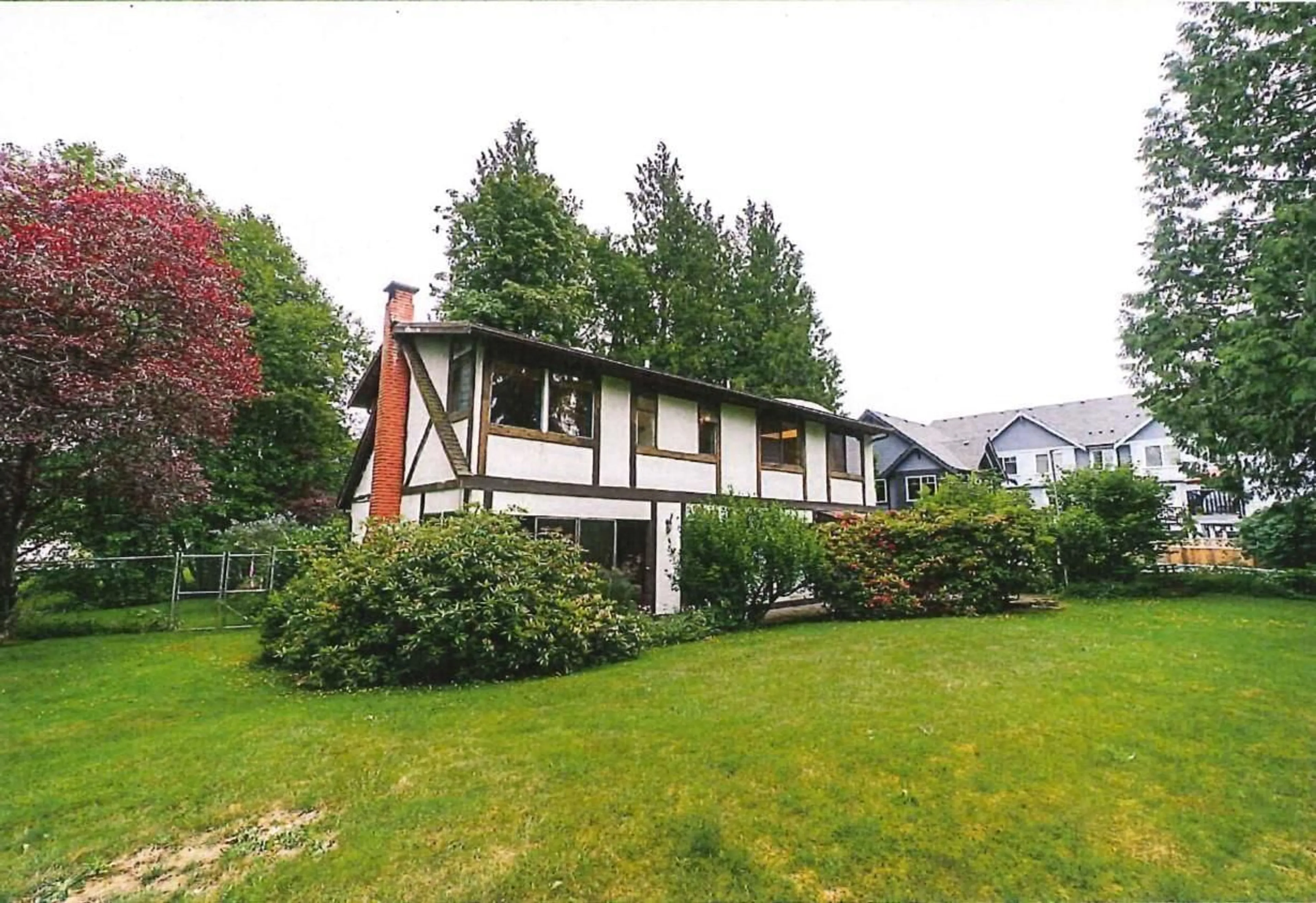 A pic from outside/outdoor area/front of a property/back of a property/a pic from drone, street for 7041 193 STREET, Surrey British Columbia V4N6V1