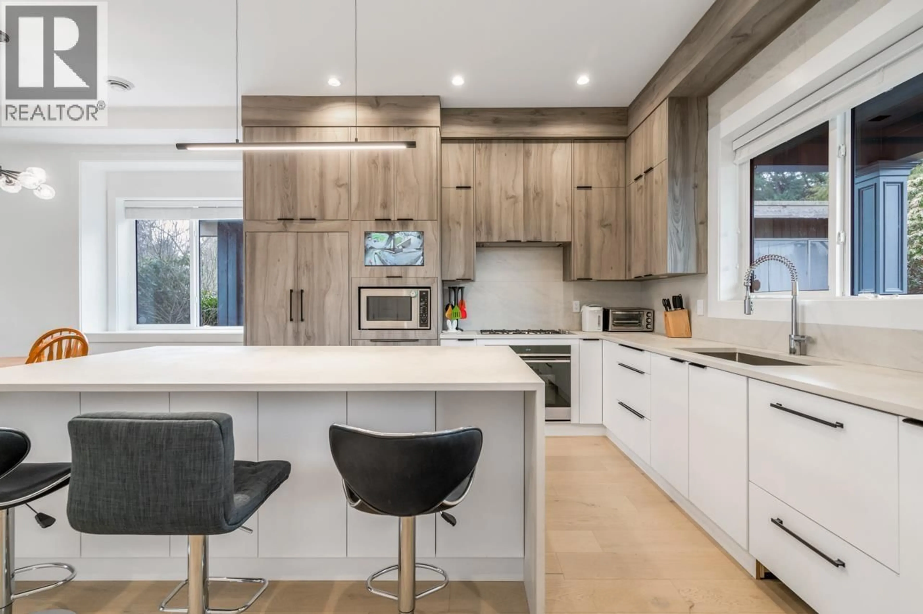 Contemporary kitchen, unknown for 769 53RD AVENUE, Vancouver British Columbia V6P1K5