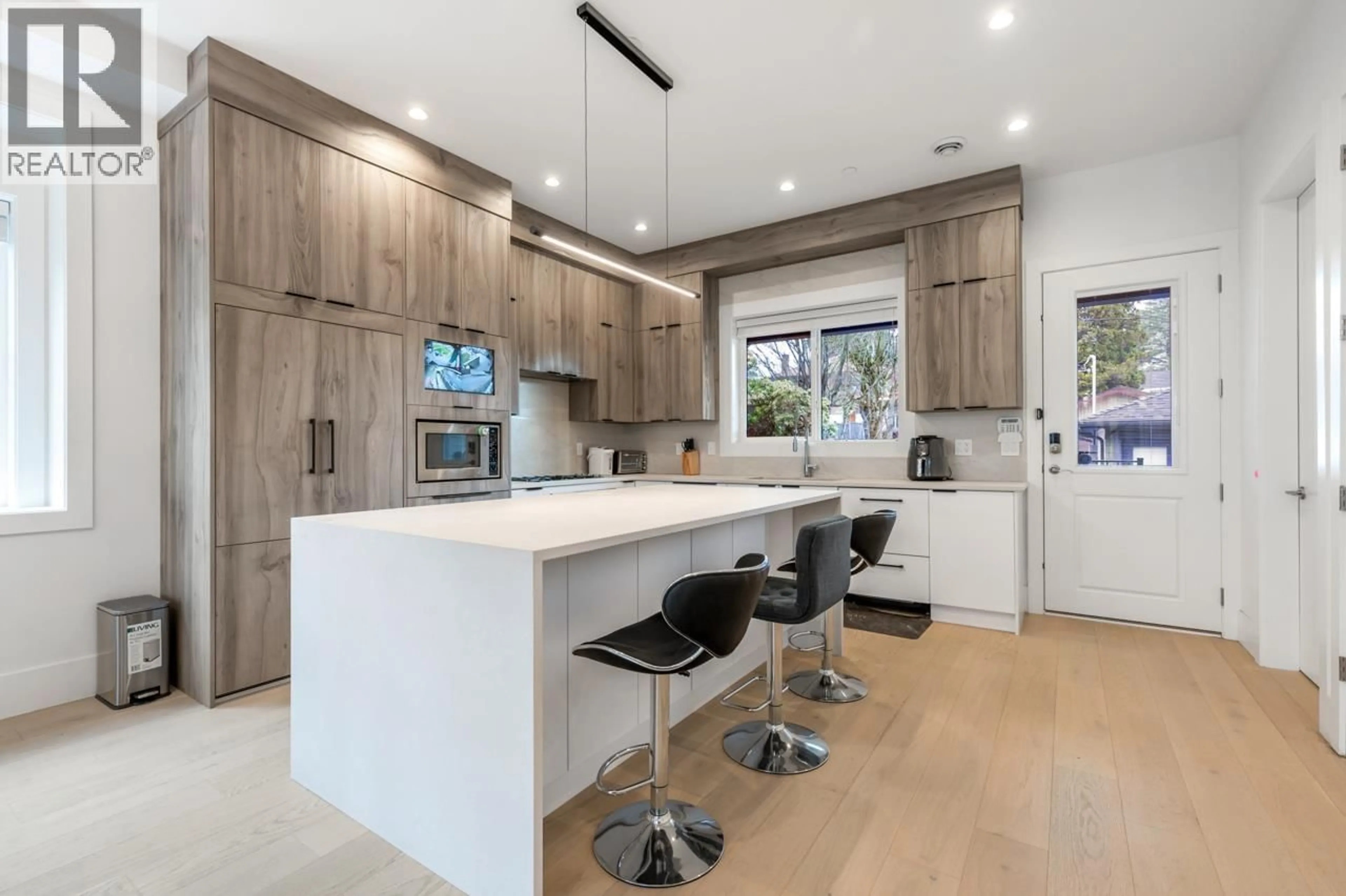 Contemporary kitchen, unknown for 769 53RD AVENUE, Vancouver British Columbia V6P1K5