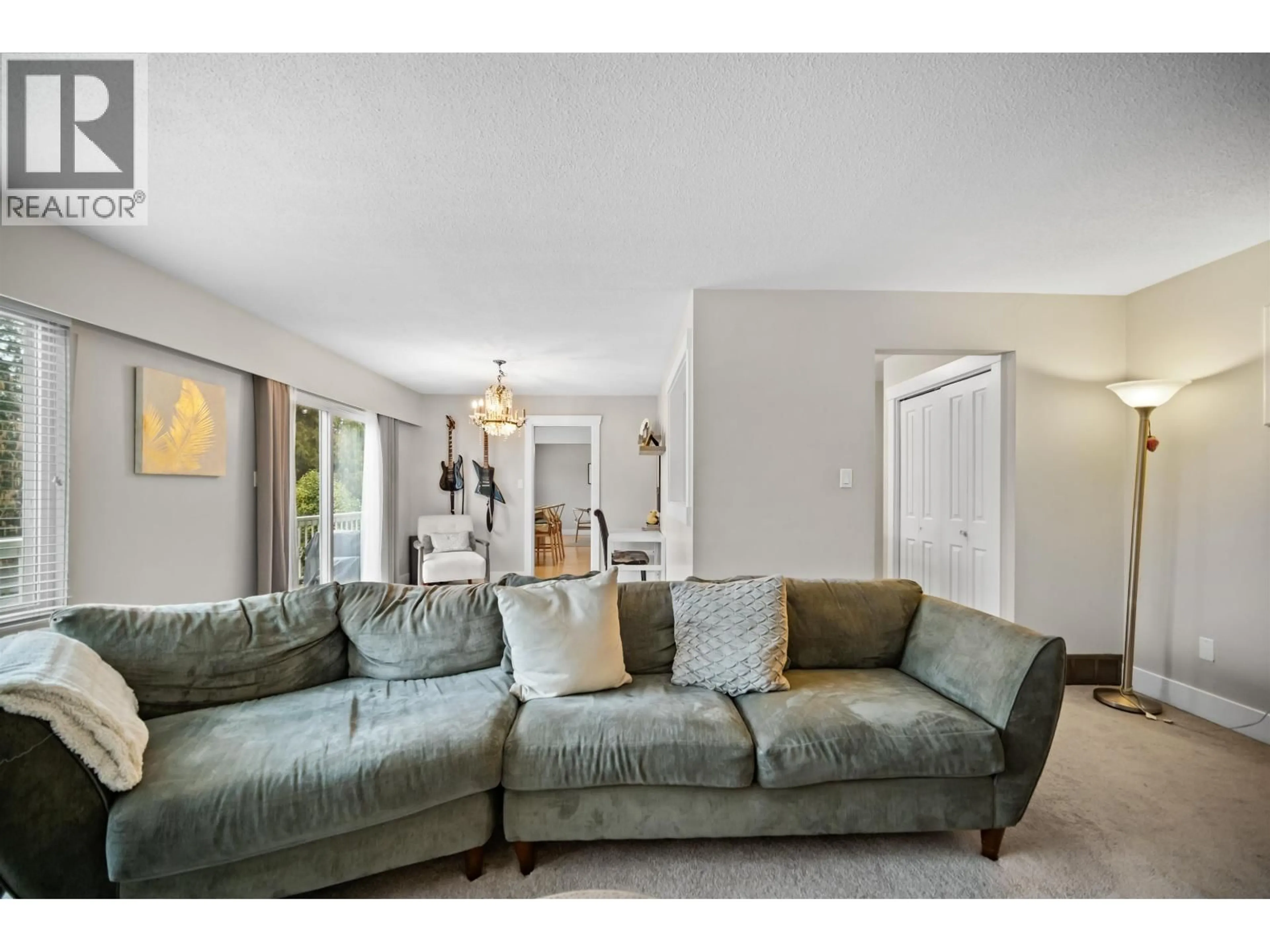 Living room with furniture, unknown for 3580 BARGEN DRIVE, Richmond British Columbia V6X2R5