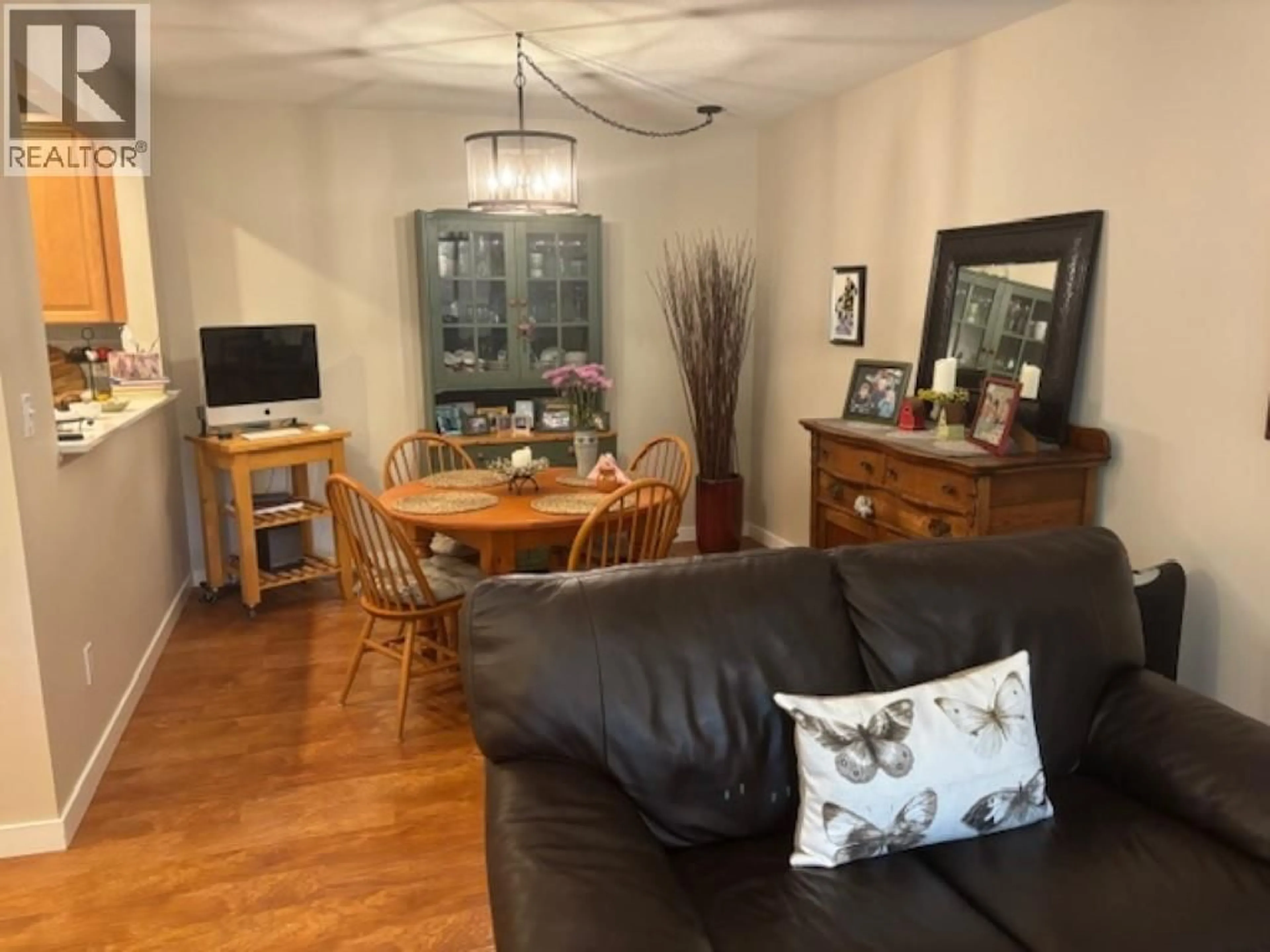 Living room with furniture, wood/laminate floor for 327 - 1441 GARDEN PLACE, Delta British Columbia V4M3Z2