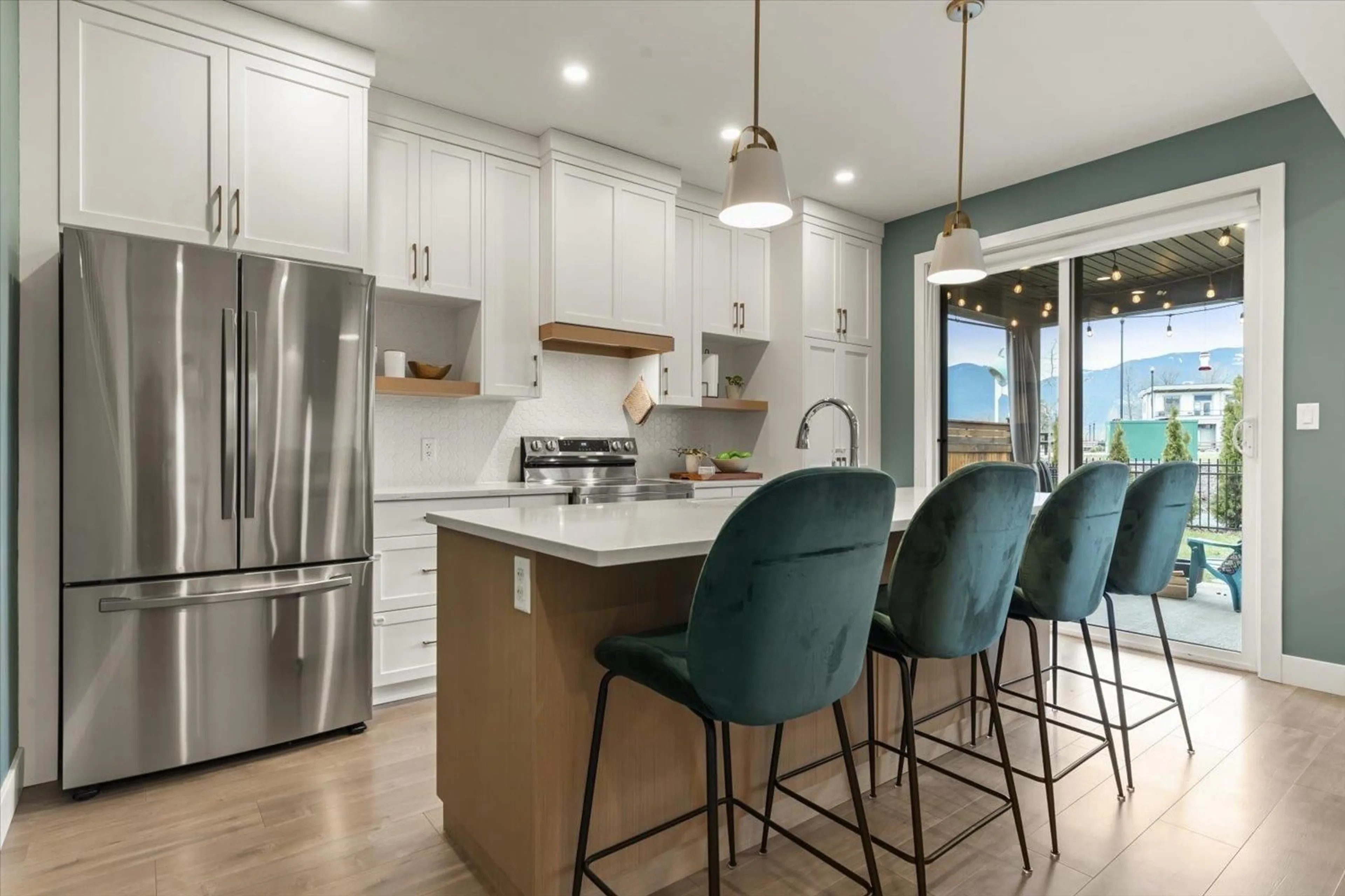 Open concept kitchen, ceramic/tile floor for 45378 WILLOWSTREAM ROAD, Chilliwack British Columbia V2R0B9