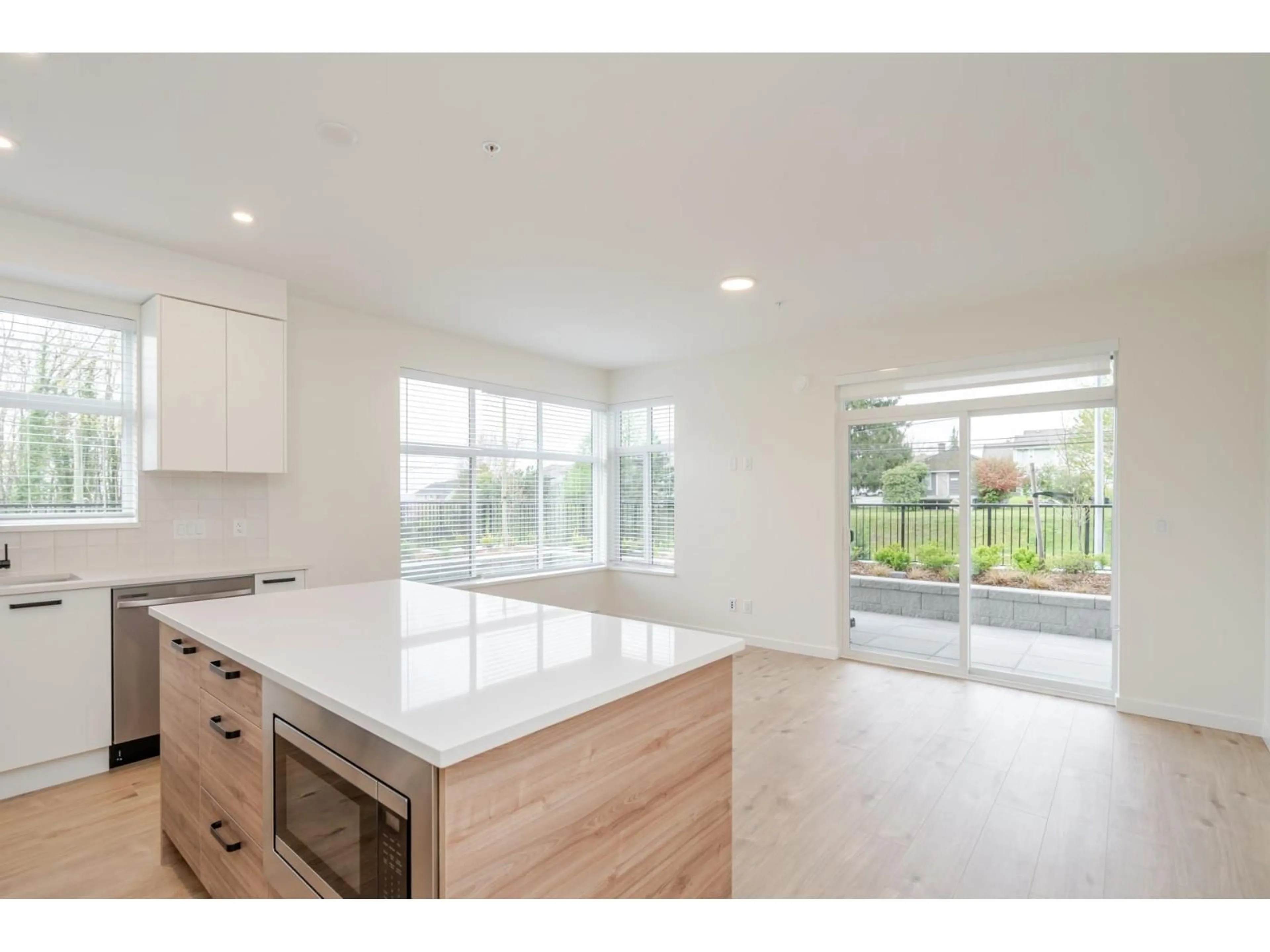 Open concept kitchen, unknown for 106 - 33920 BEST STREET, Mission British Columbia V2V7A4