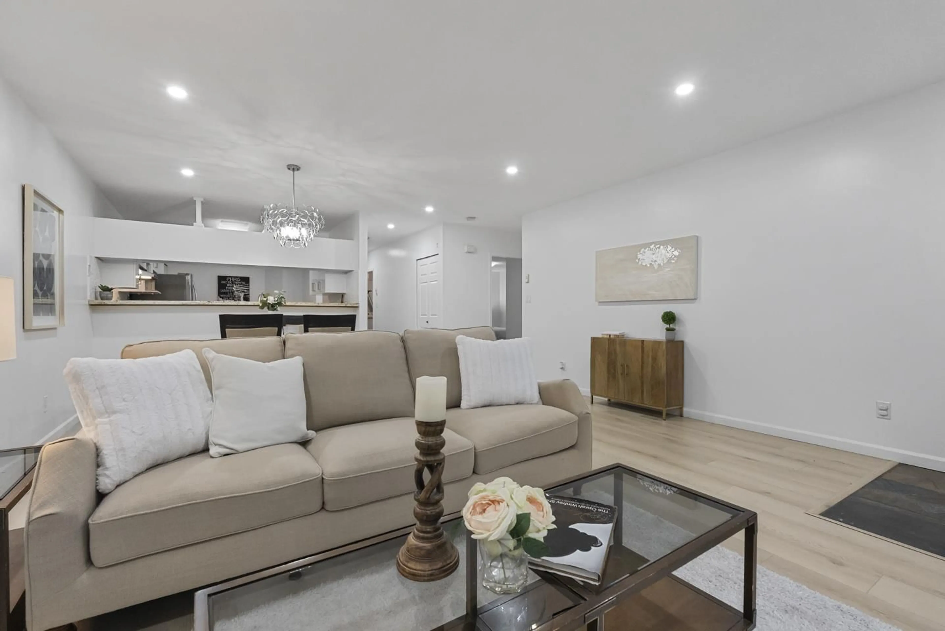 Living room with furniture, unknown for 1 - 13660 84 AVENUE, Surrey British Columbia V3W0T6