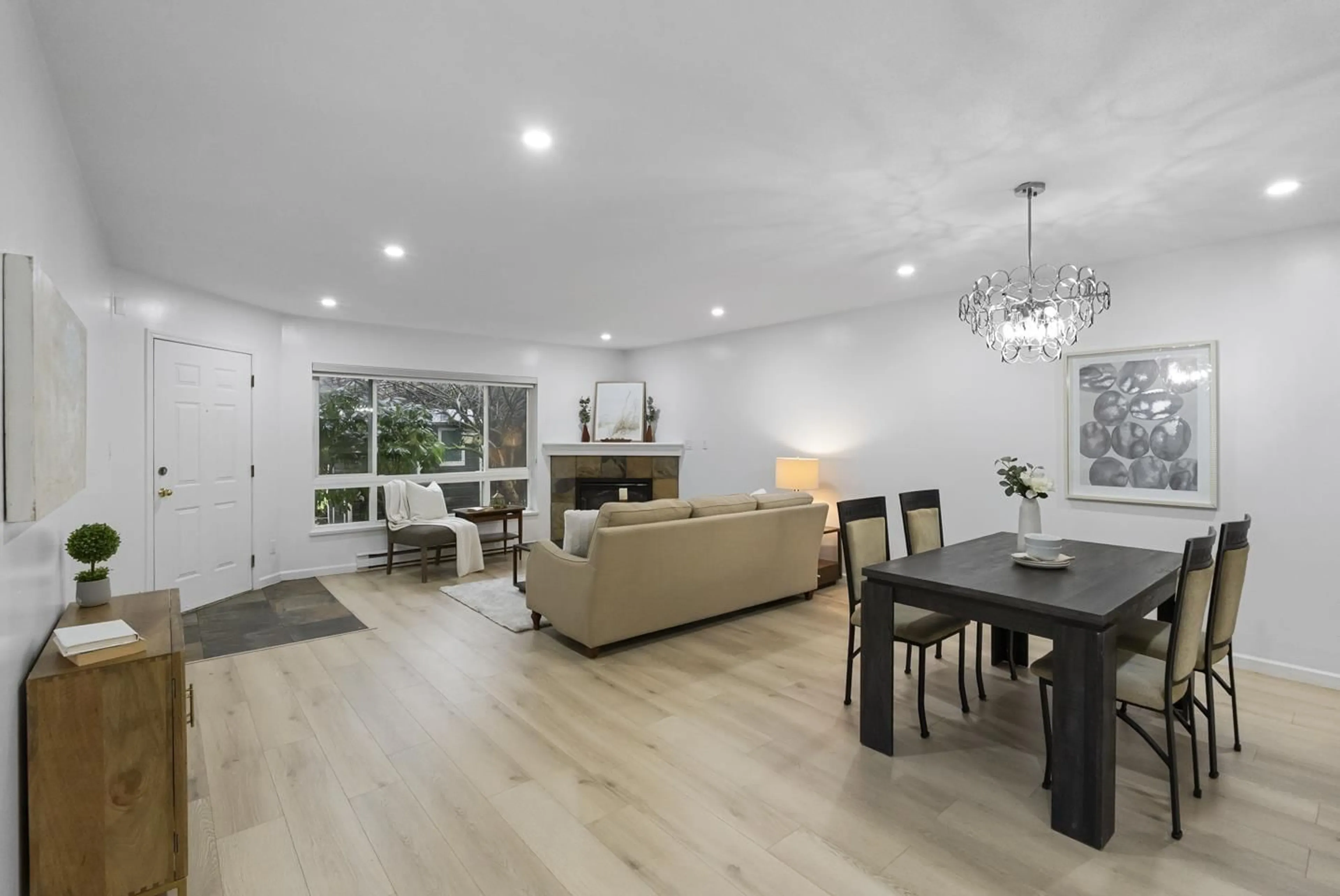 Living room with furniture, wood/laminate floor for 1 - 13660 84 AVENUE, Surrey British Columbia V3W0T6