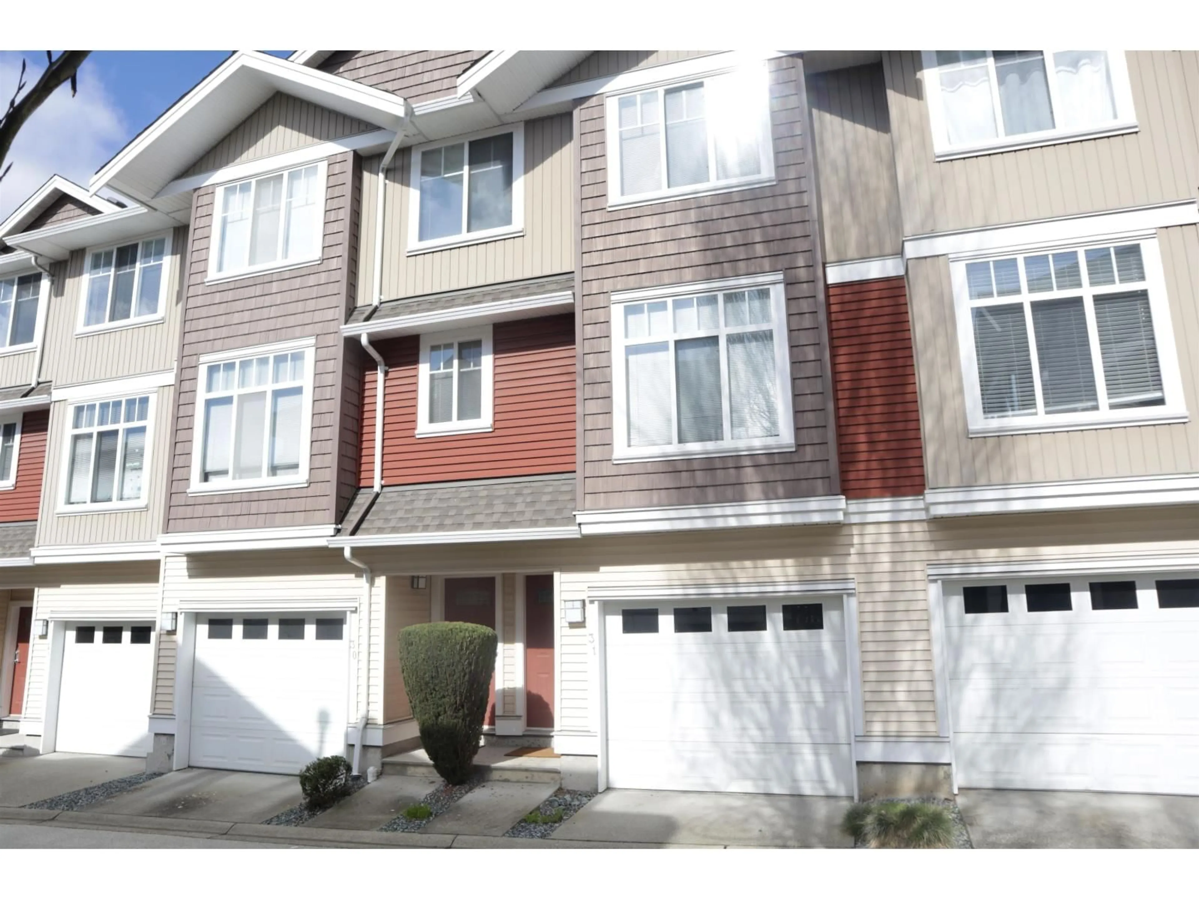 Home with vinyl exterior material, street for 31 - 19455 65 AVENUE, Surrey British Columbia V4N0Z1