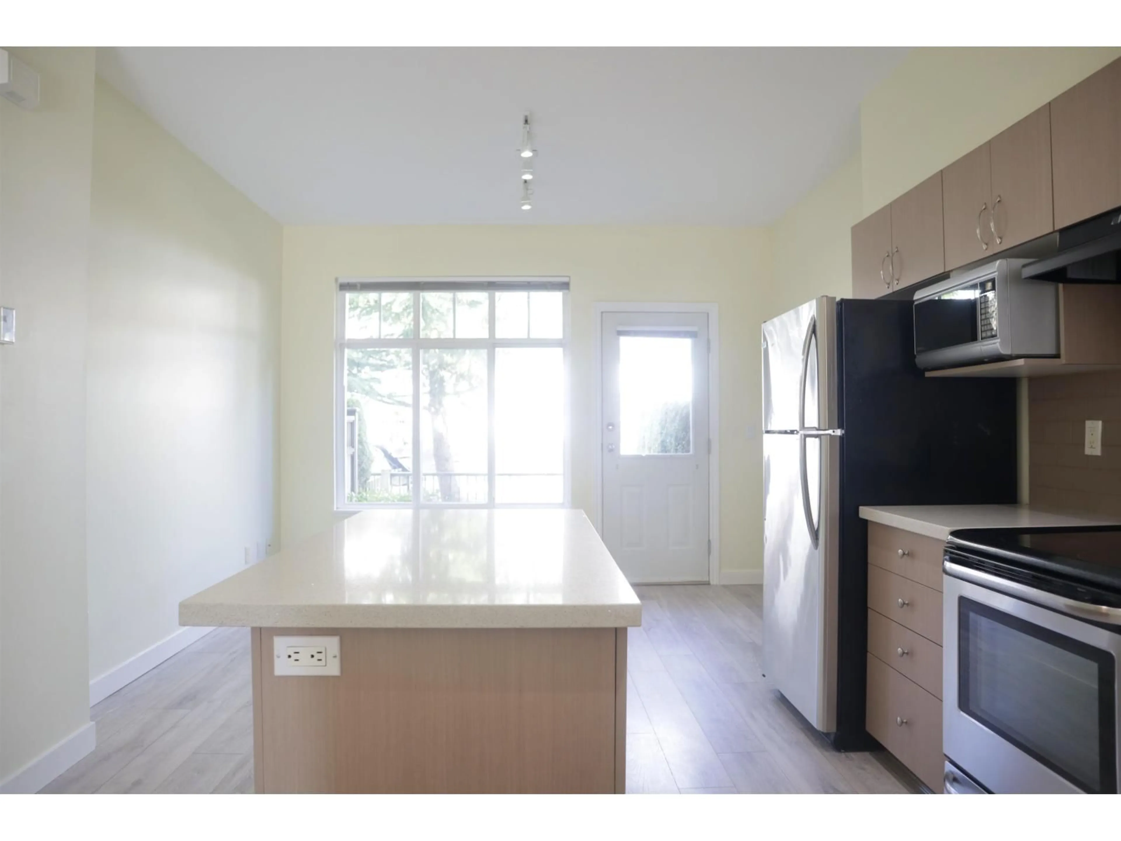 Unknown for 31 - 19455 65 AVENUE, Surrey British Columbia V4N0Z1