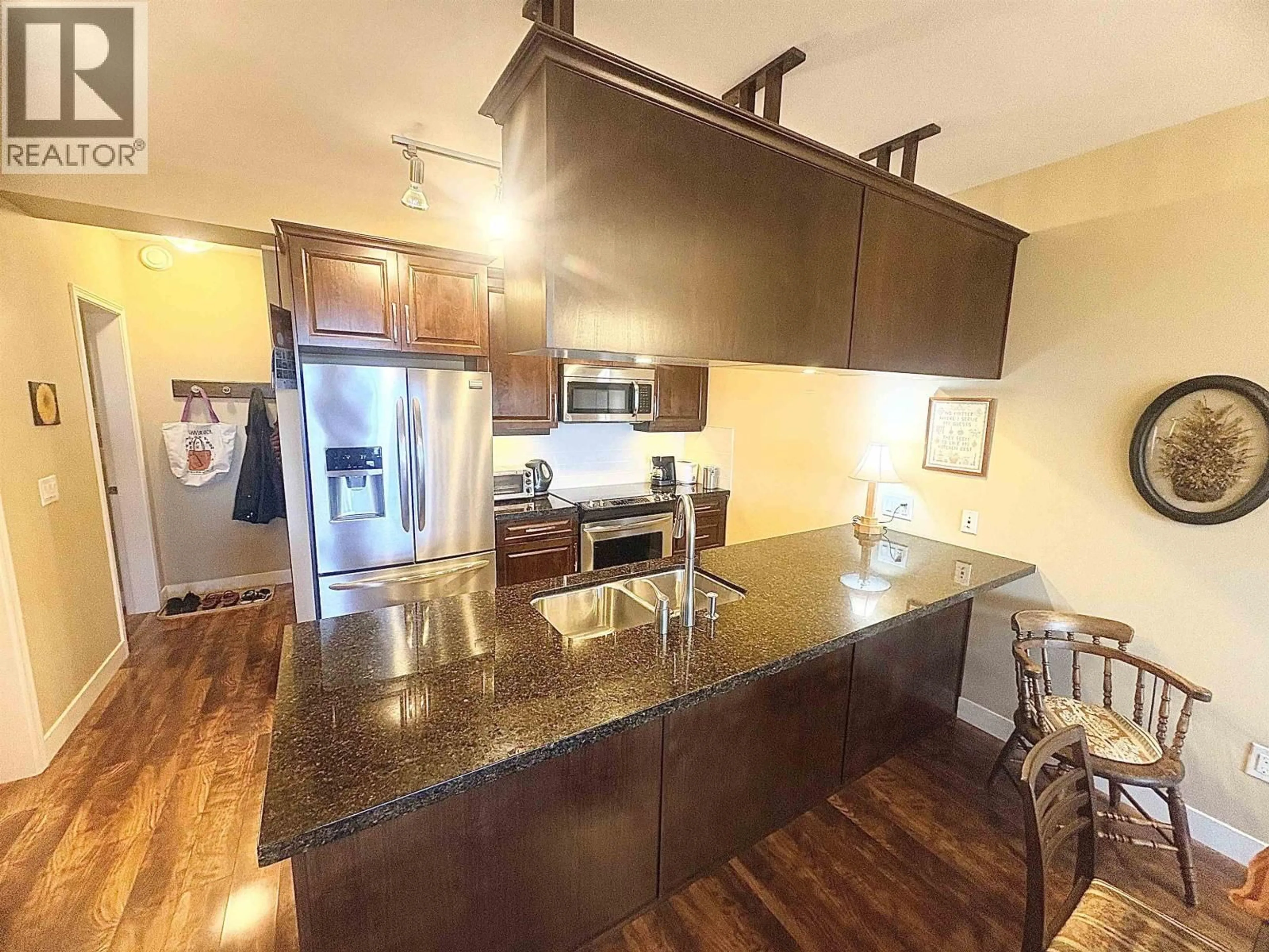 Open concept kitchen, wood/laminate floor for 312 - 11887 BURNETT STREET, Maple Ridge British Columbia V2X6P6