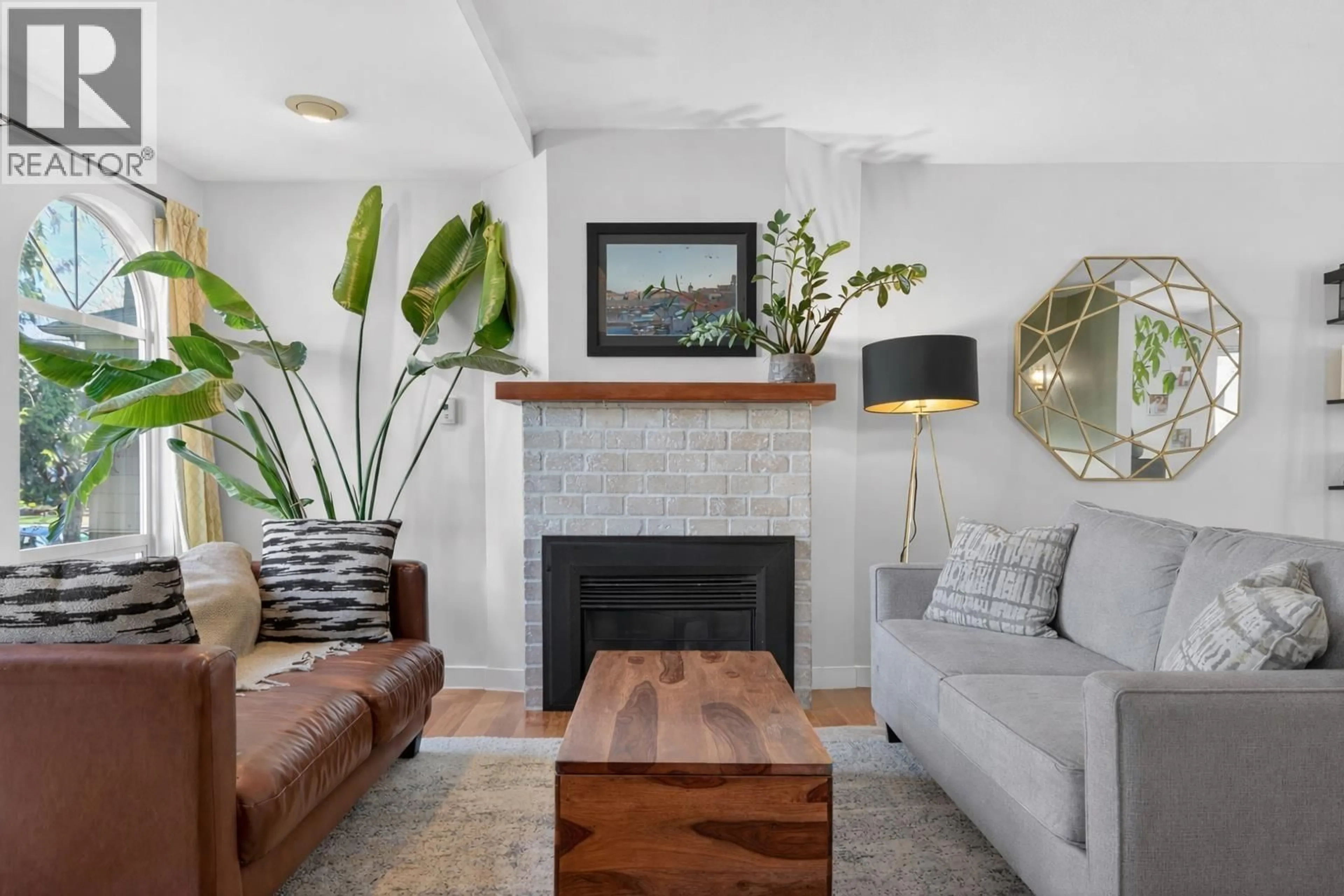 Living room with furniture, unknown for 1764 GRAVELEY STREET, Vancouver British Columbia V5L3B1