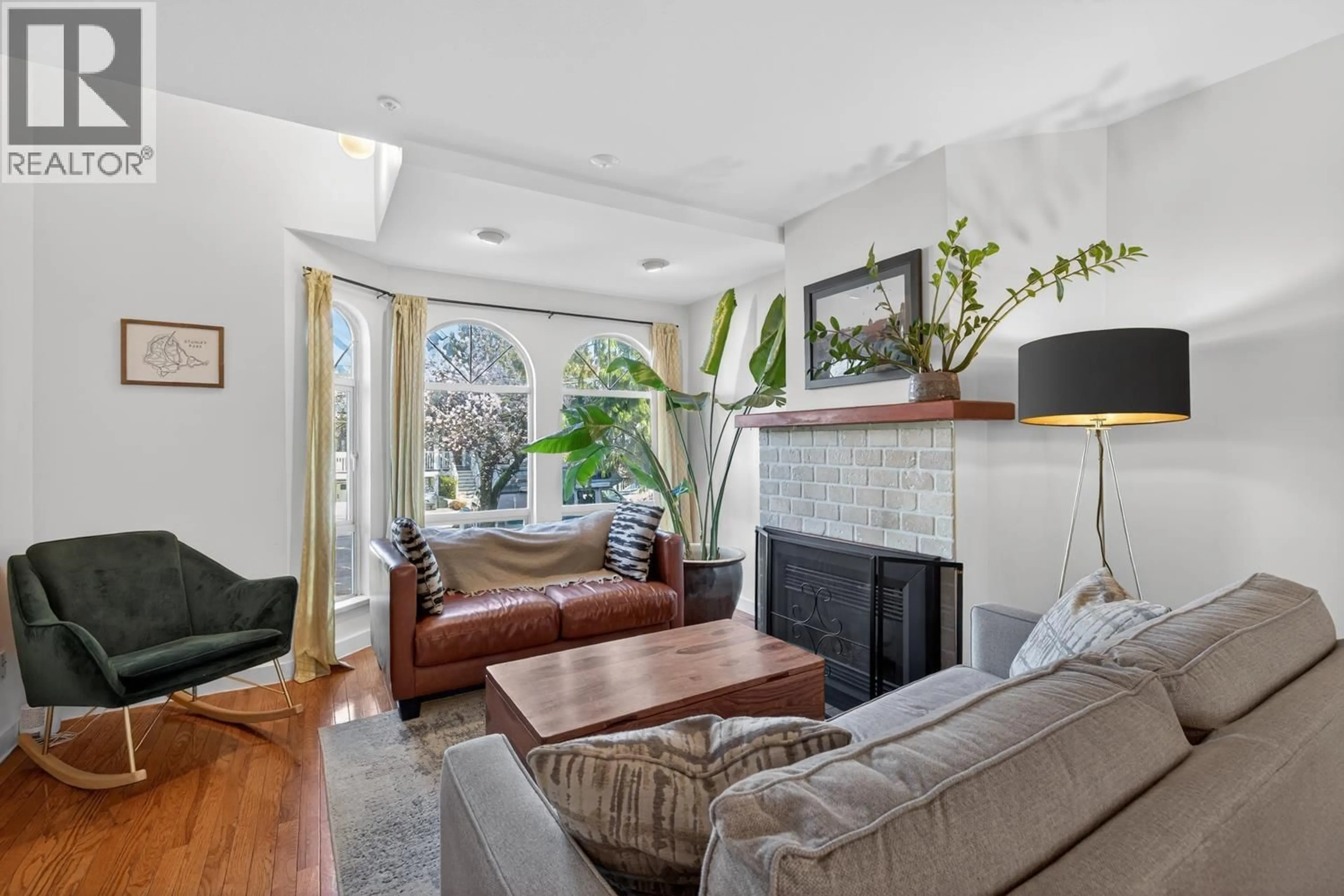 Living room with furniture, unknown for 1764 GRAVELEY STREET, Vancouver British Columbia V5L3B1