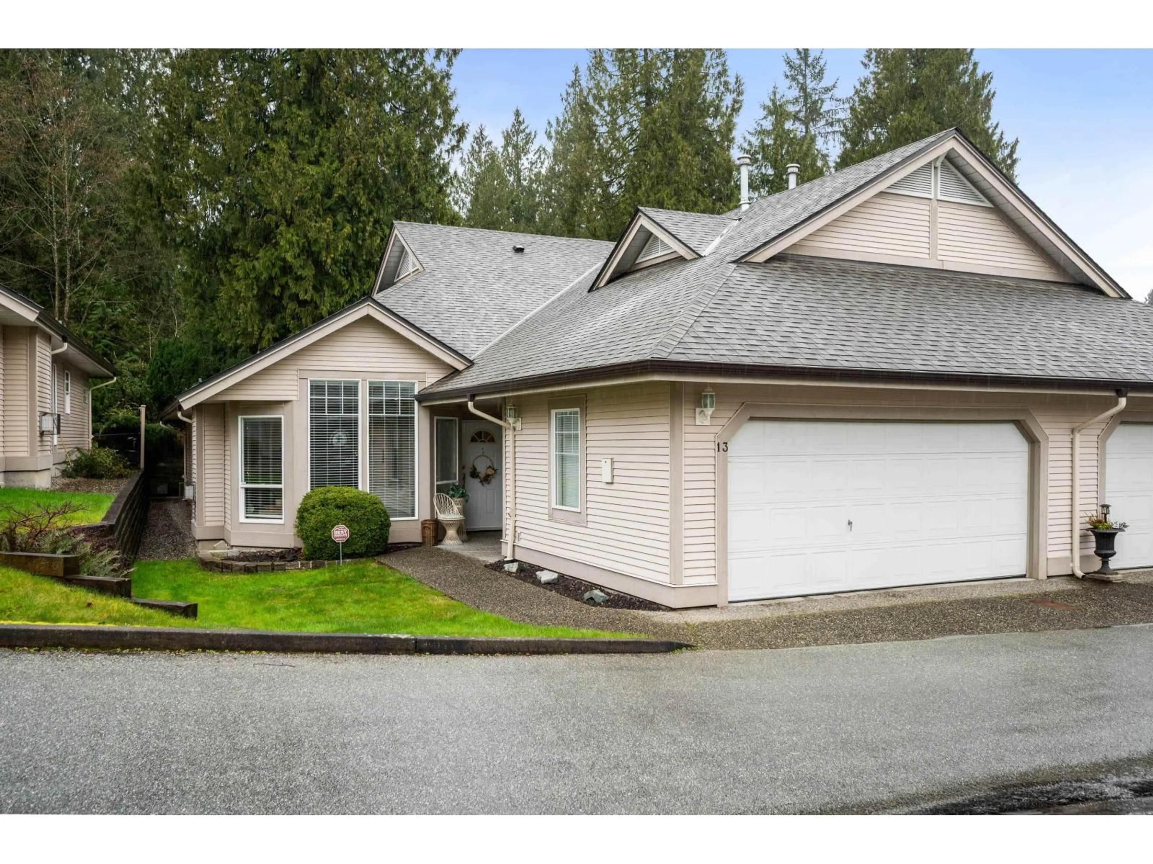 Home with vinyl exterior material, street for 13 - 9025 216 STREET, Langley British Columbia V1M2Z8