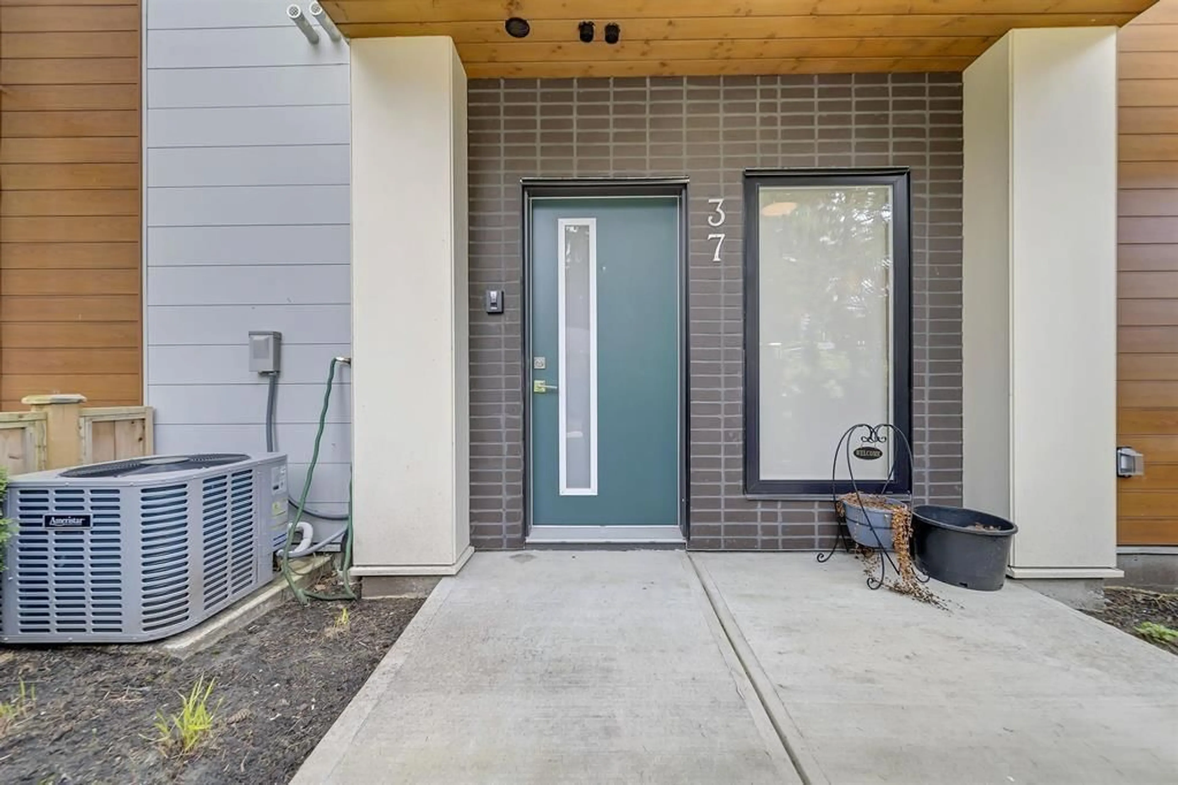 Indoor entryway for 37 - 5858 132 STREET, Surrey British Columbia V3X1N1