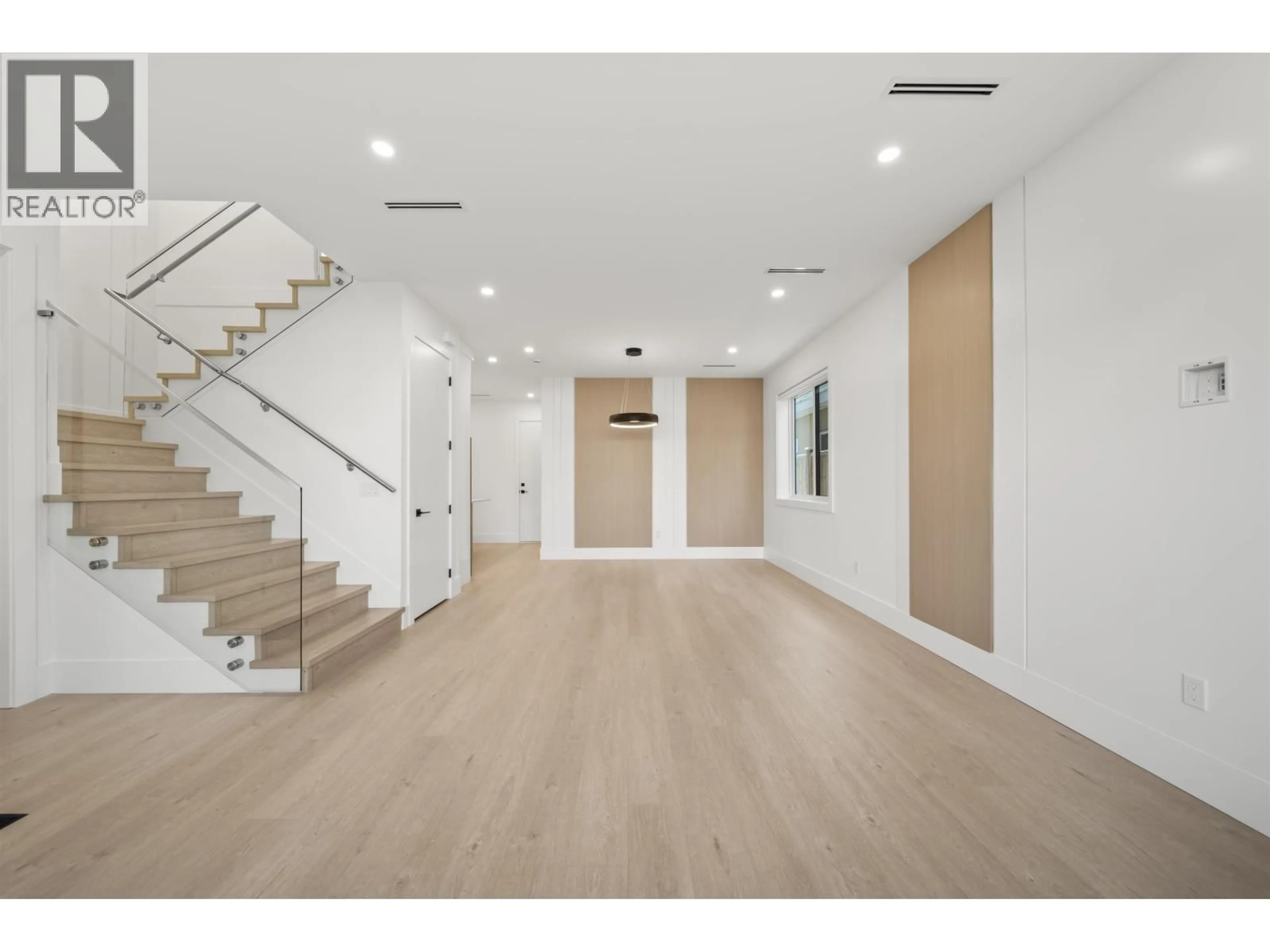 Indoor foyer for 2 - 10700 ARAGON ROAD, Richmond British Columbia V7A3E9
