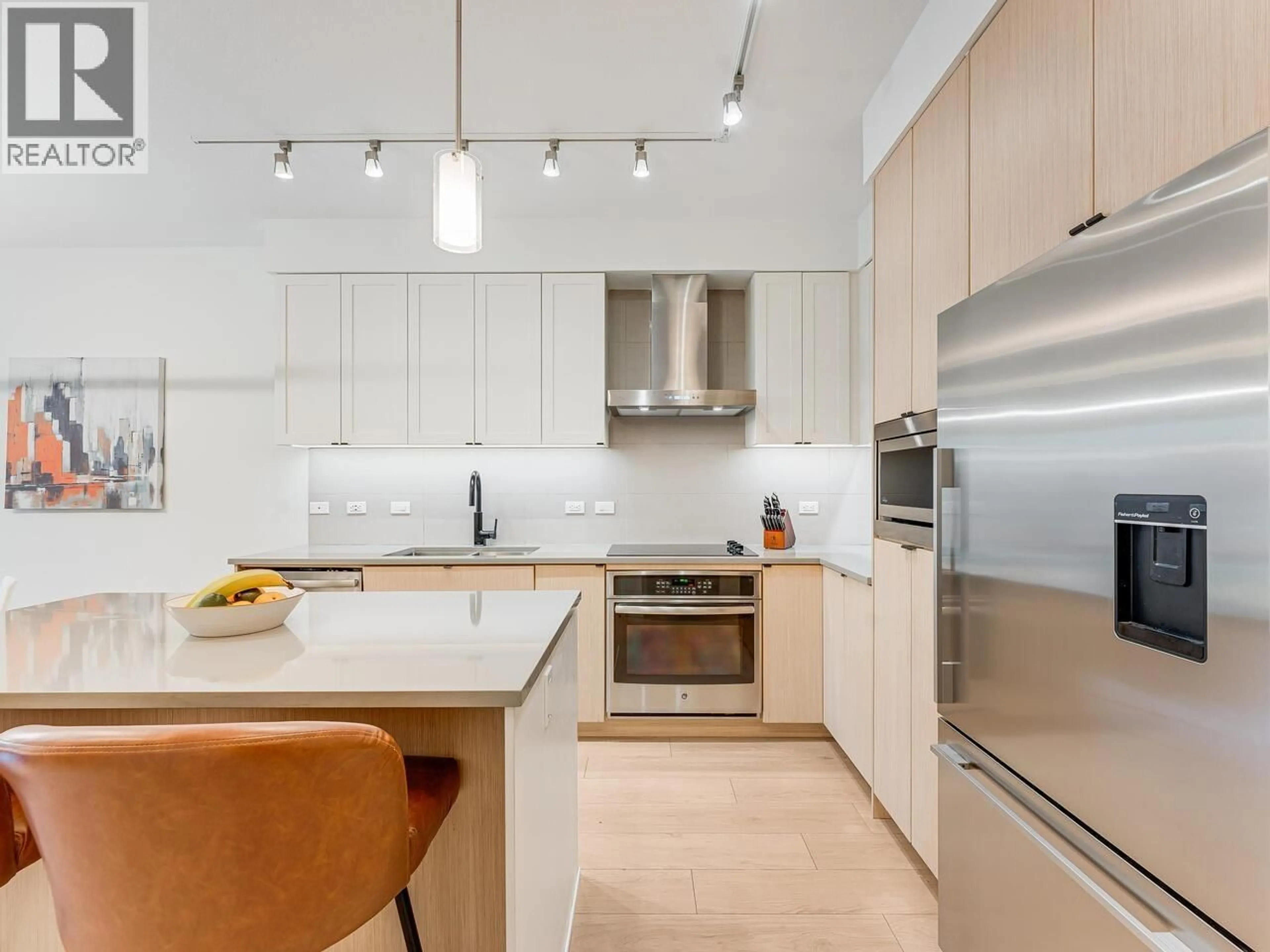 Contemporary kitchen, unknown for 113 - 3205 MOUNTAIN HIGHWAY, North Vancouver British Columbia V7K0A3