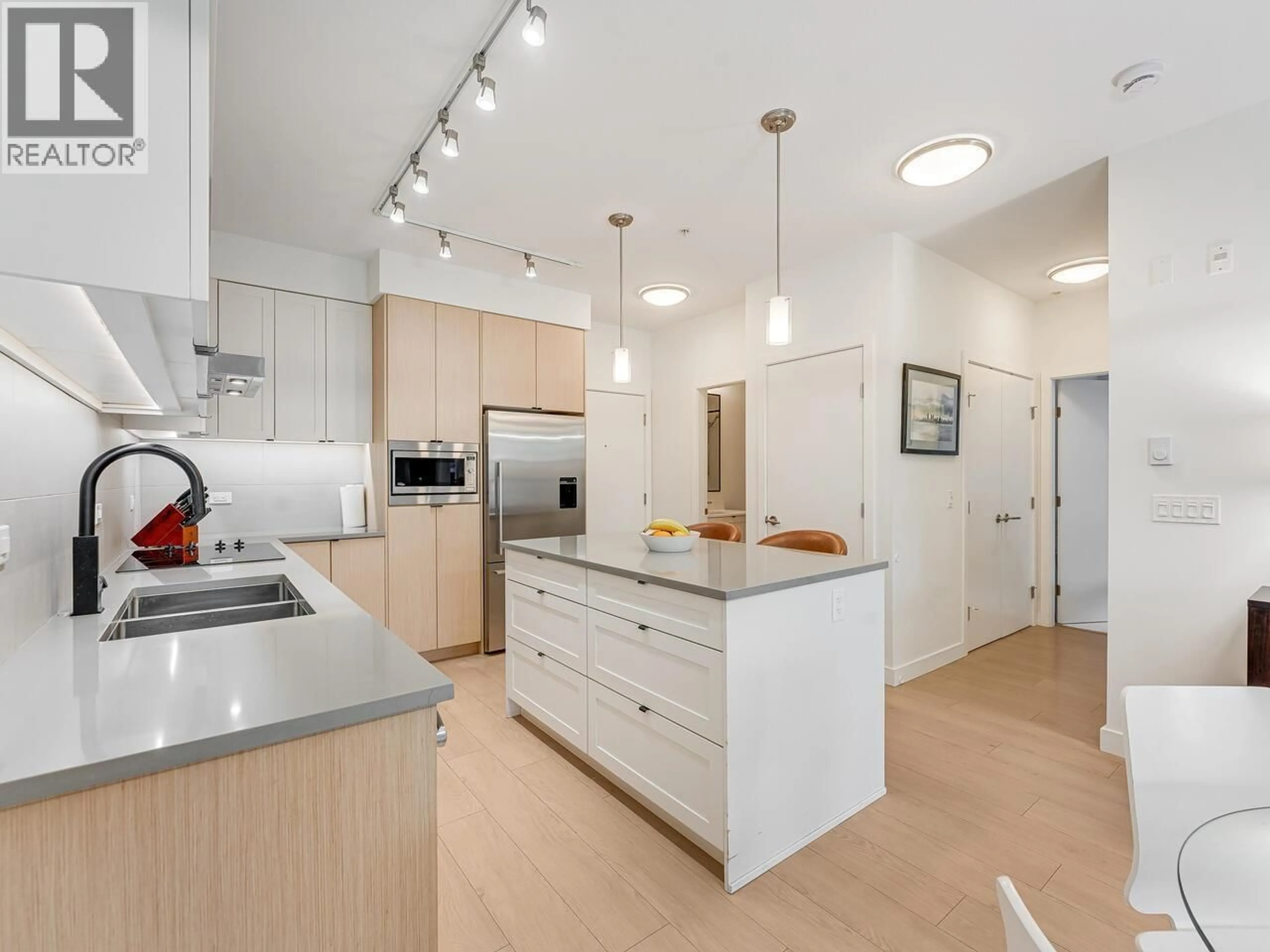 Contemporary kitchen, wood/laminate floor for 113 - 3205 MOUNTAIN HIGHWAY, North Vancouver British Columbia V7K0A3
