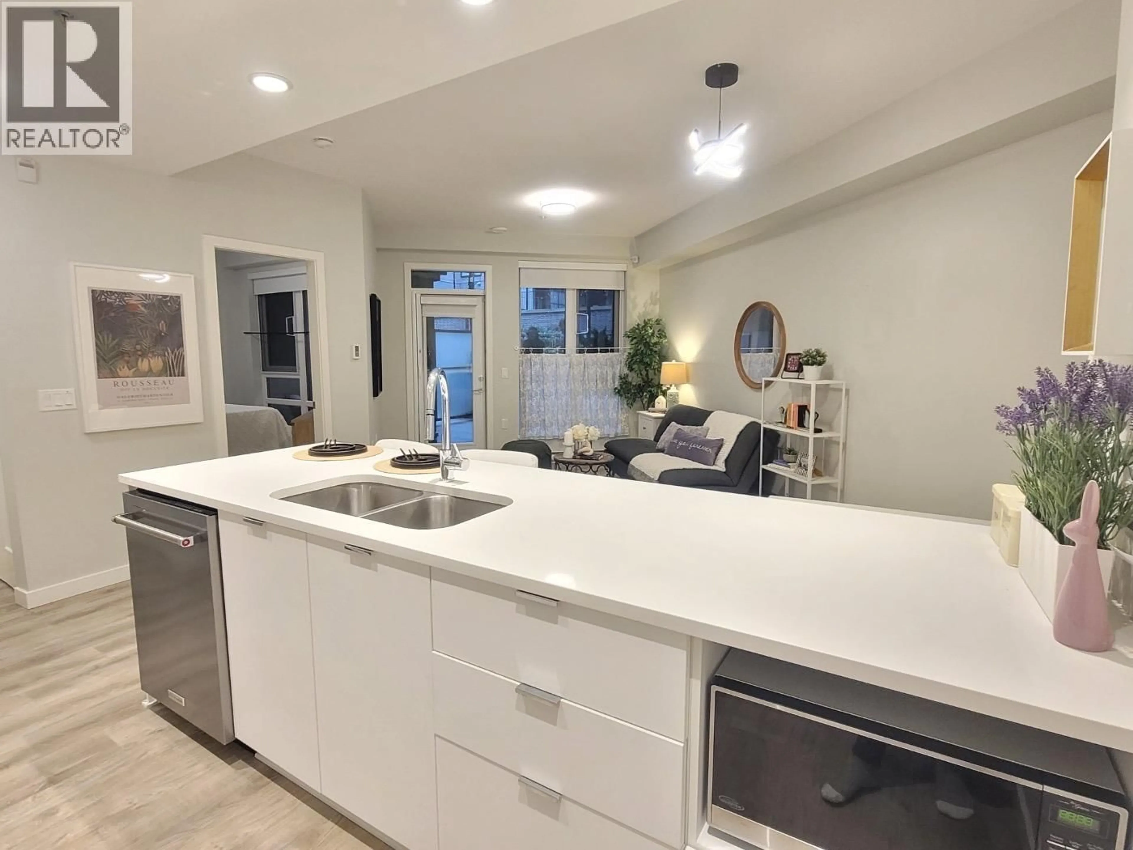 Open concept kitchen, ceramic/tile floor for 111 - 615 COTTONWOOD AVENUE, Coquitlam British Columbia V3J0N4