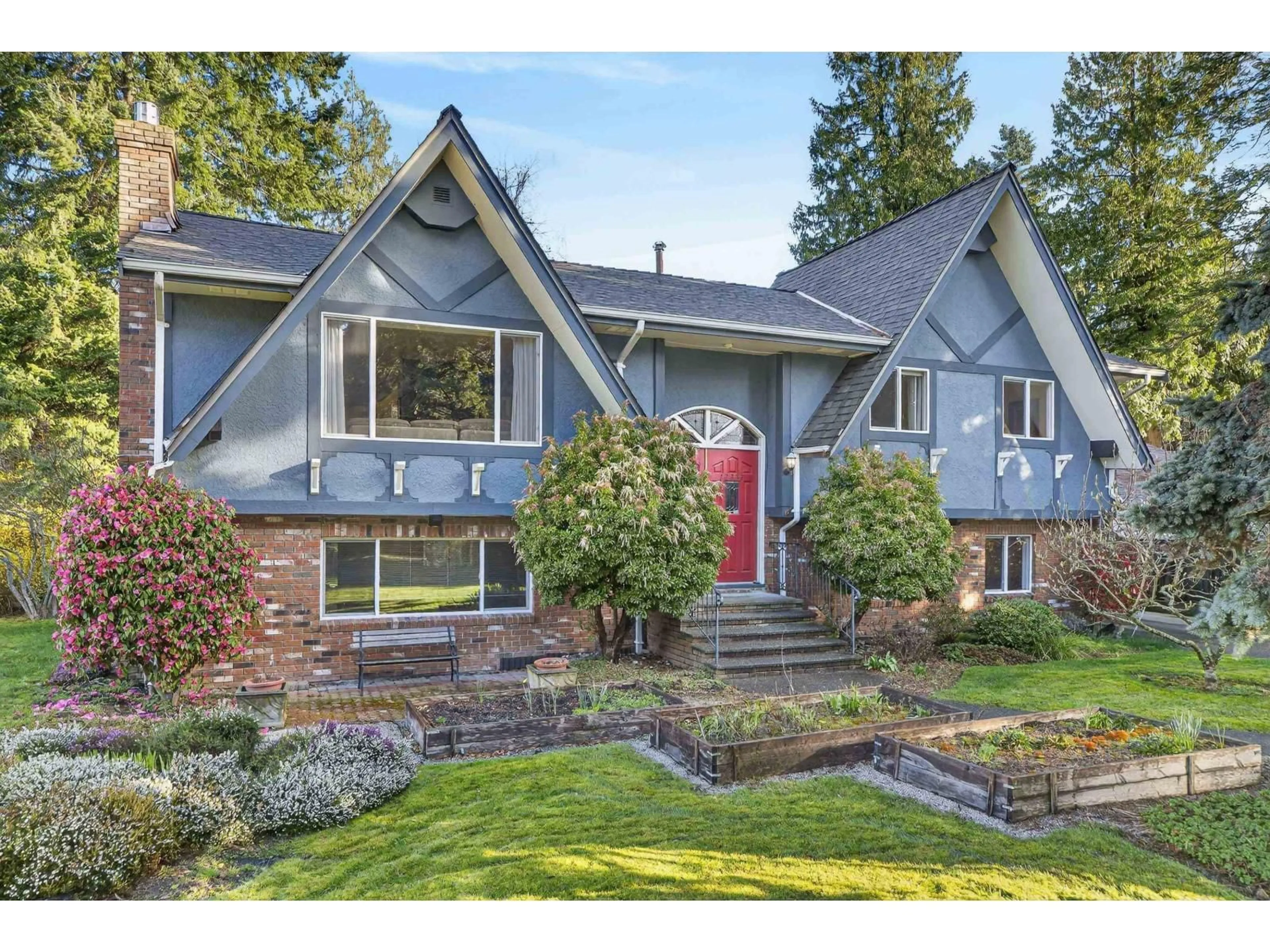 Home with vinyl exterior material, mountain view for 12337 SEACREST DRIVE, Surrey British Columbia V4A3J8