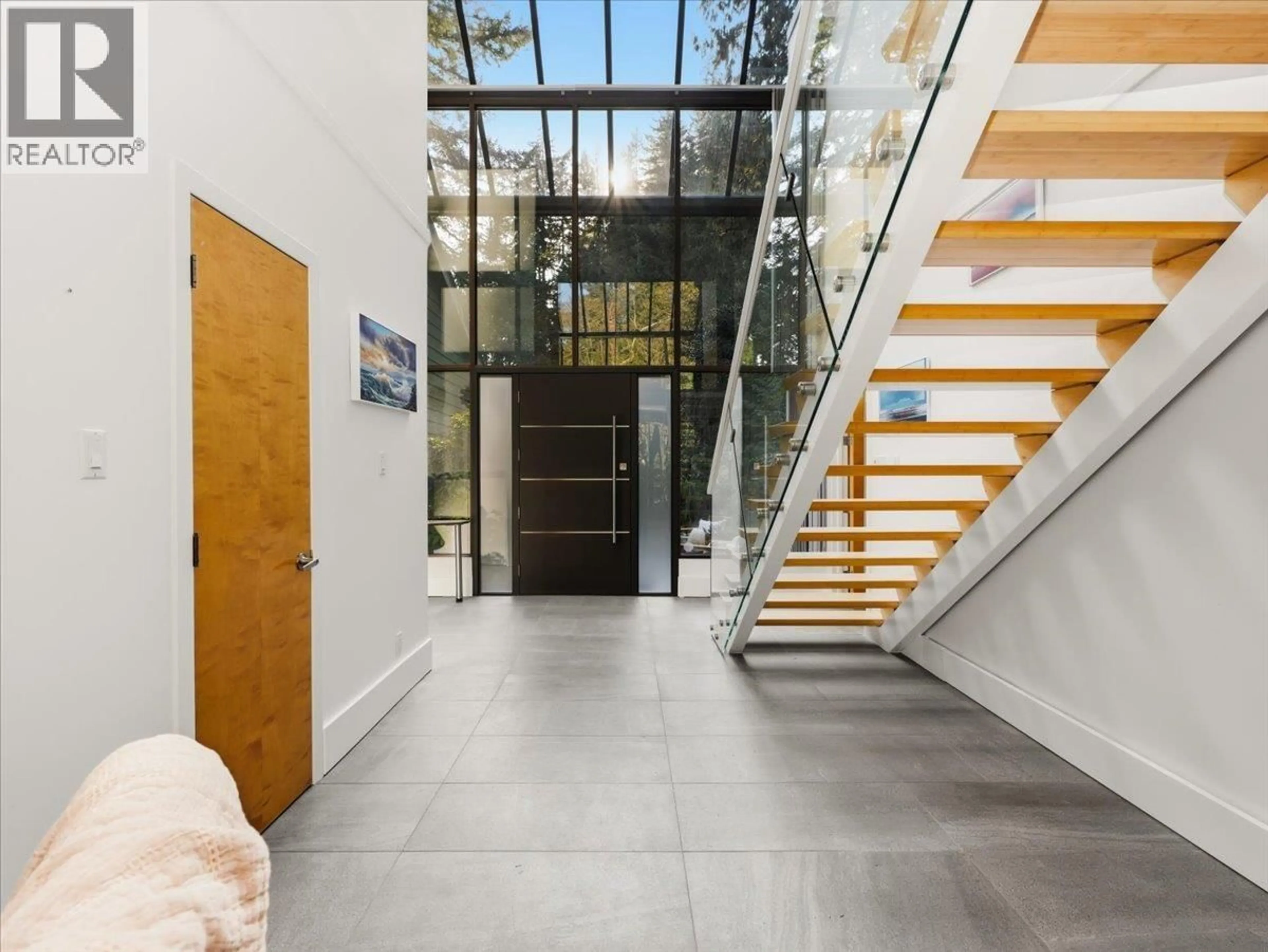 Indoor foyer for 1260 SEYMOUR BOULEVARD, North Vancouver British Columbia V7J2J8