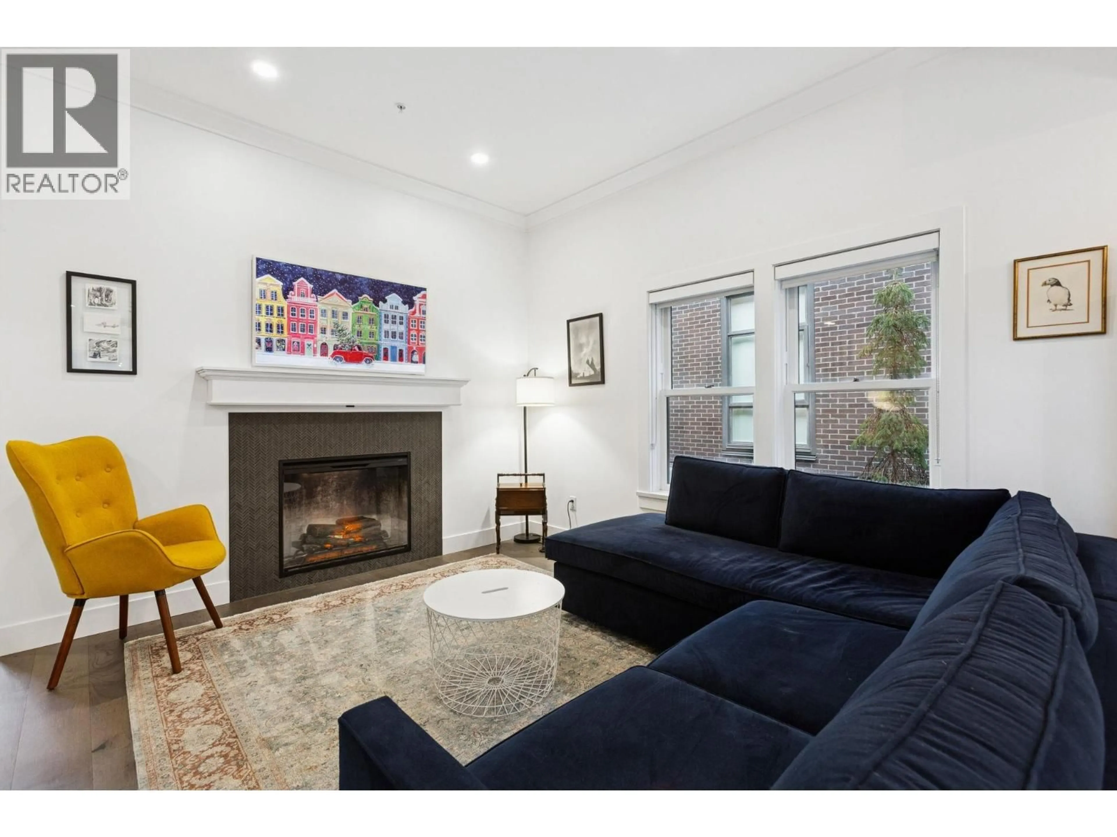 Living room with furniture, unknown for 612 BRANTFORD STREET, New Westminster British Columbia V3M1W7