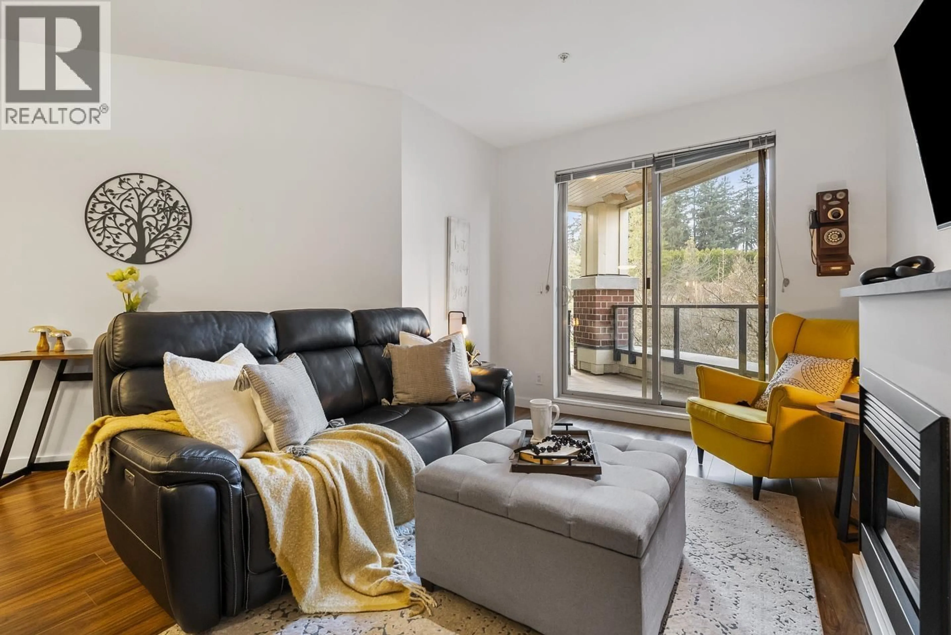 Living room with furniture, unknown for 312 - 245 ROSS DRIVE, New Westminster British Columbia V3L0B6