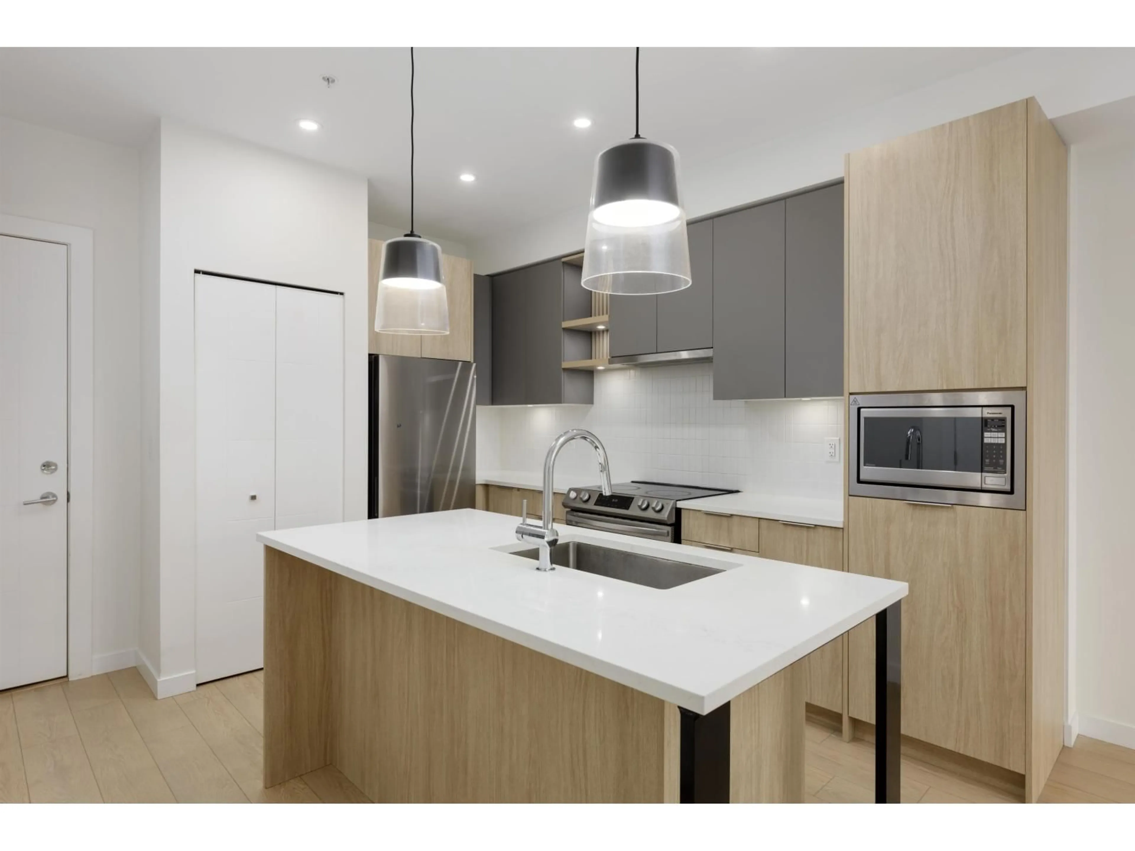 Unknown for 304 - 20695 EASTLEIGH CRESCENT, Langley British Columbia V3A0P7