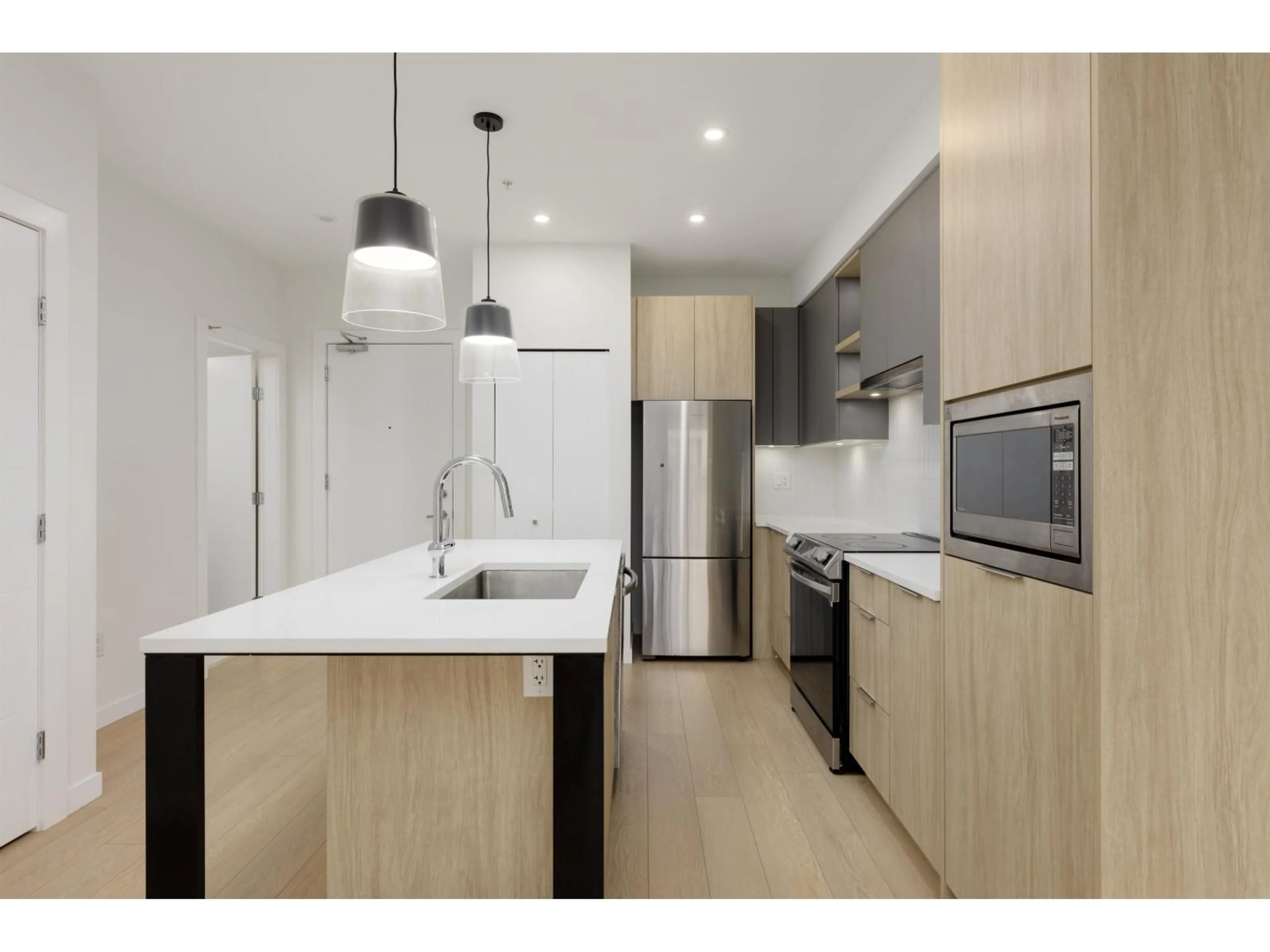 Open concept kitchen, wood/laminate floor for 304 - 20695 EASTLEIGH CRESCENT, Langley British Columbia V3A0P7