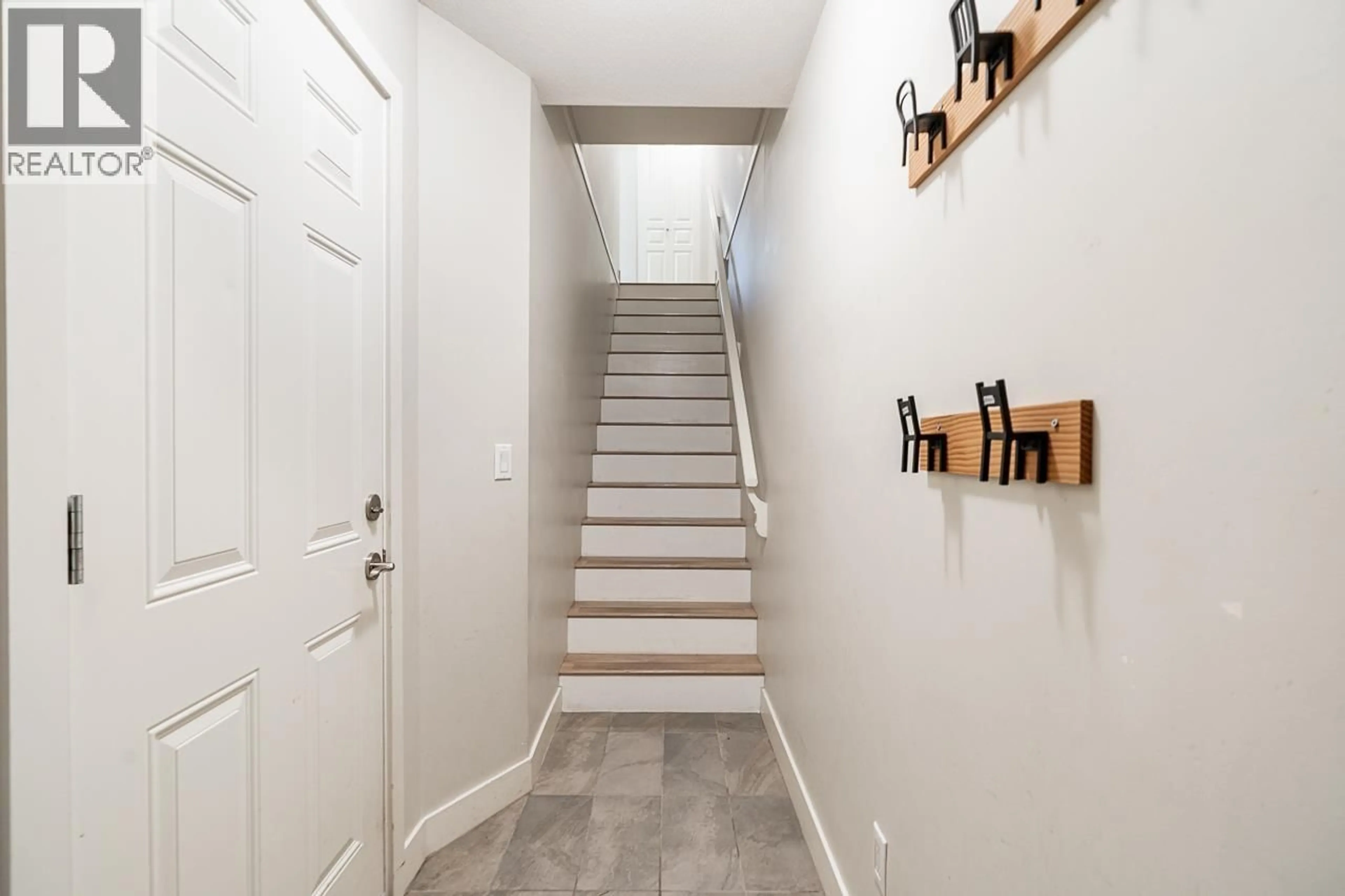 Indoor entryway for 26 - 8533 CUMBERLAND PLACE, Burnaby British Columbia V3N5C1