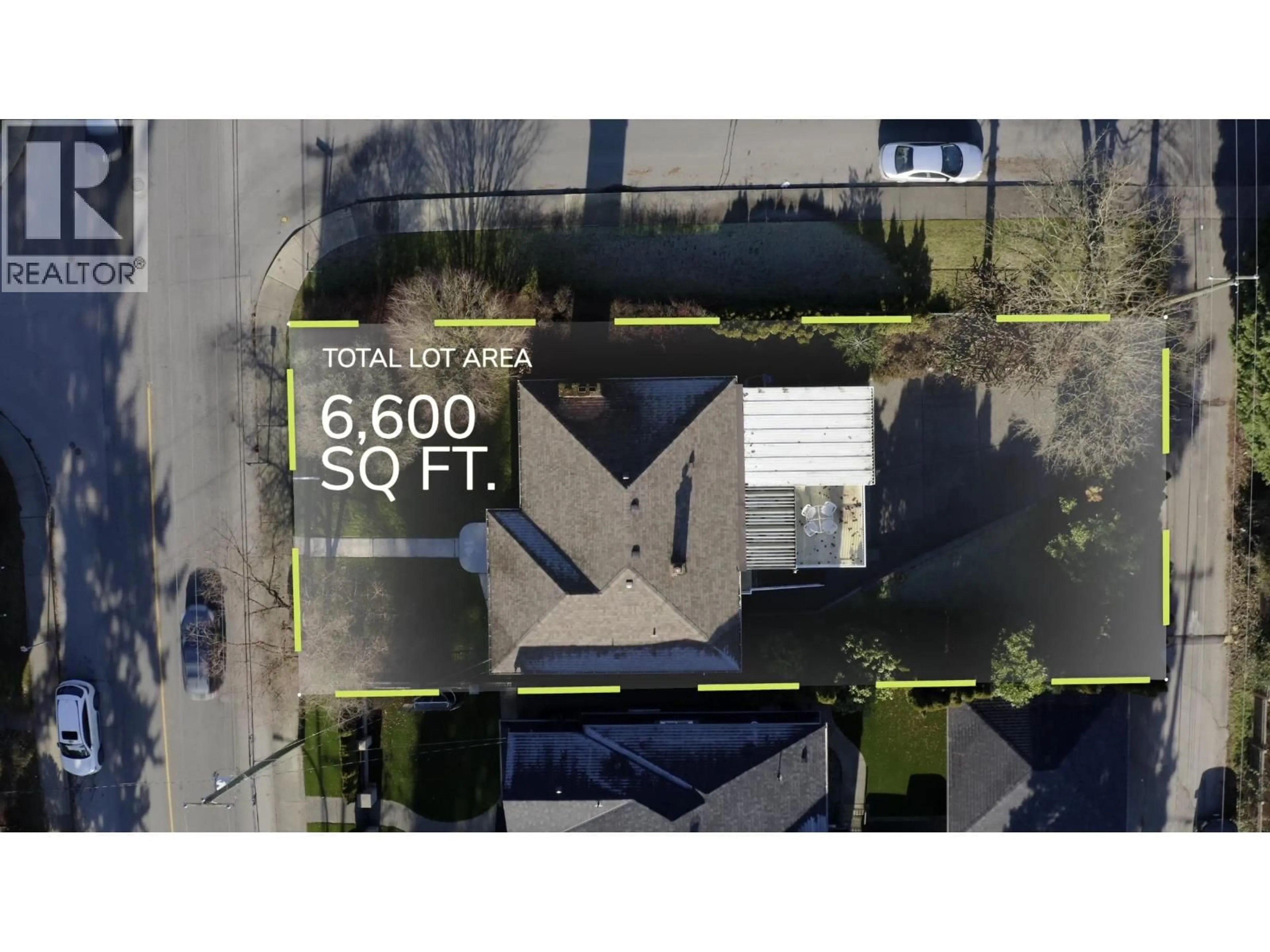 A pic from outside/outdoor area/front of a property/back of a property/a pic from drone, street for 1910 HOLDOM AVENUE, Burnaby British Columbia V5B3W3