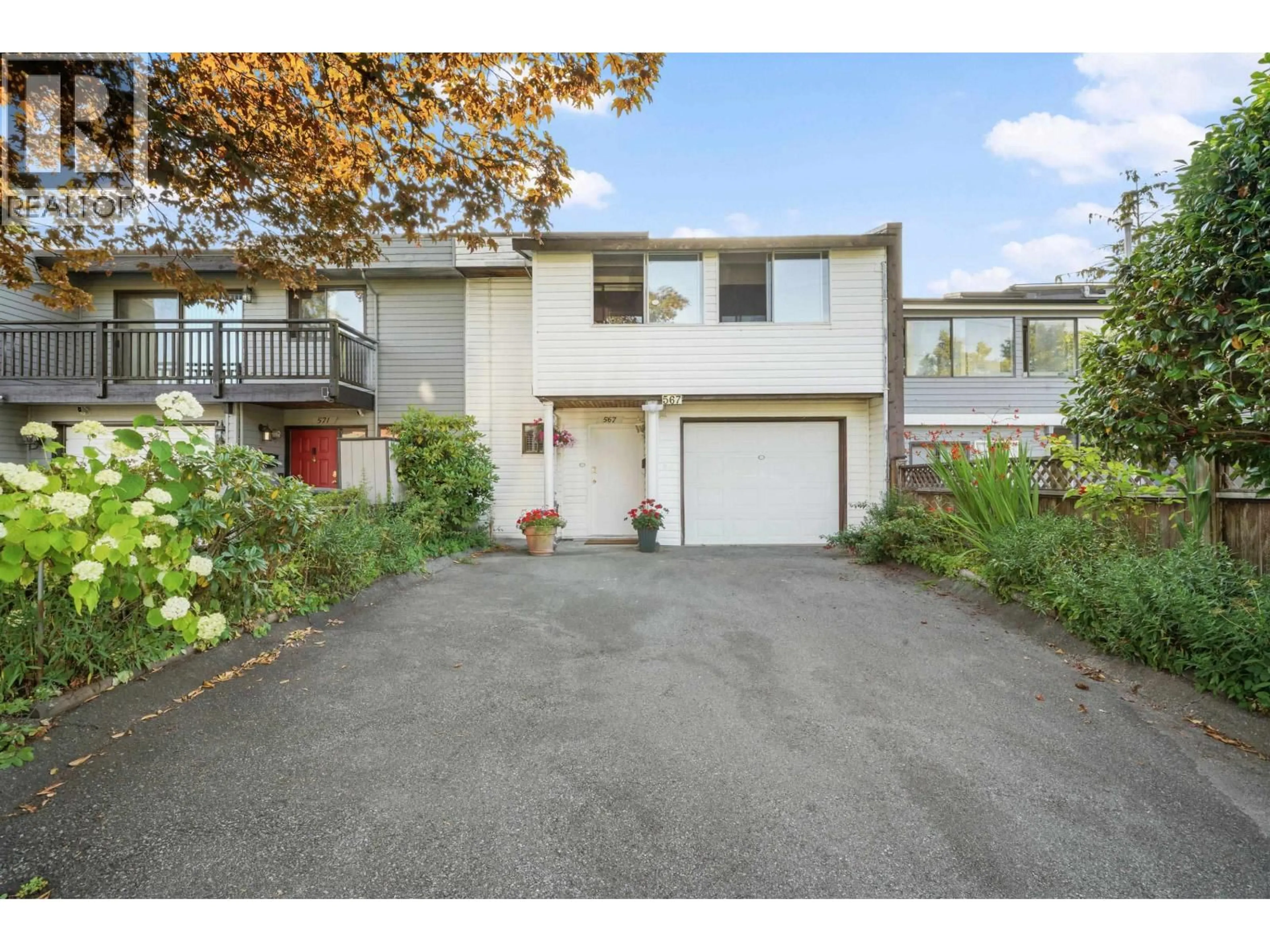A pic from outside/outdoor area/front of a property/back of a property/a pic from drone, street for 567 CLARE AVENUE, Burnaby British Columbia V5B4L3