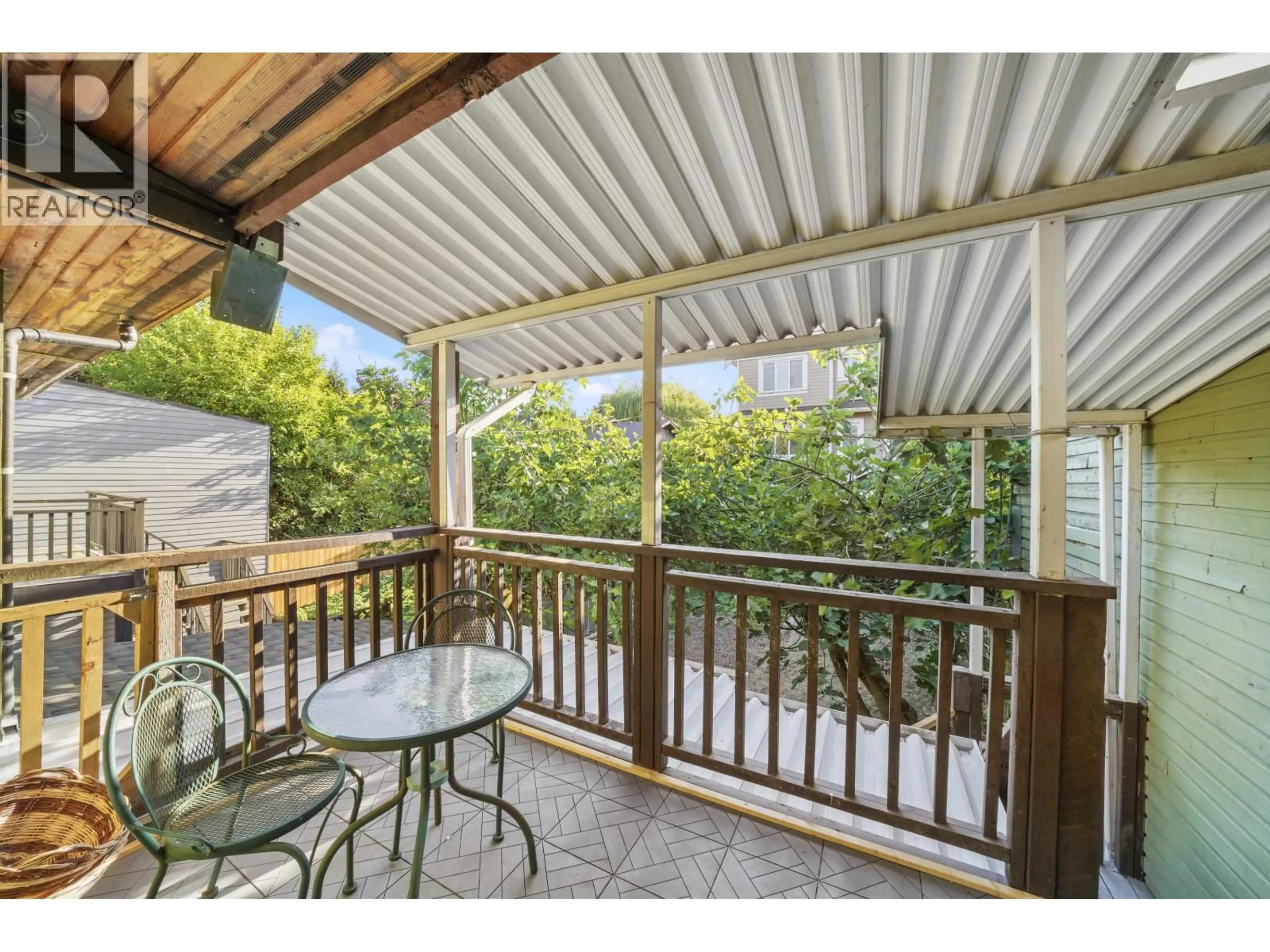 Patio, street for 567 CLARE AVENUE, Burnaby British Columbia V5B4L3