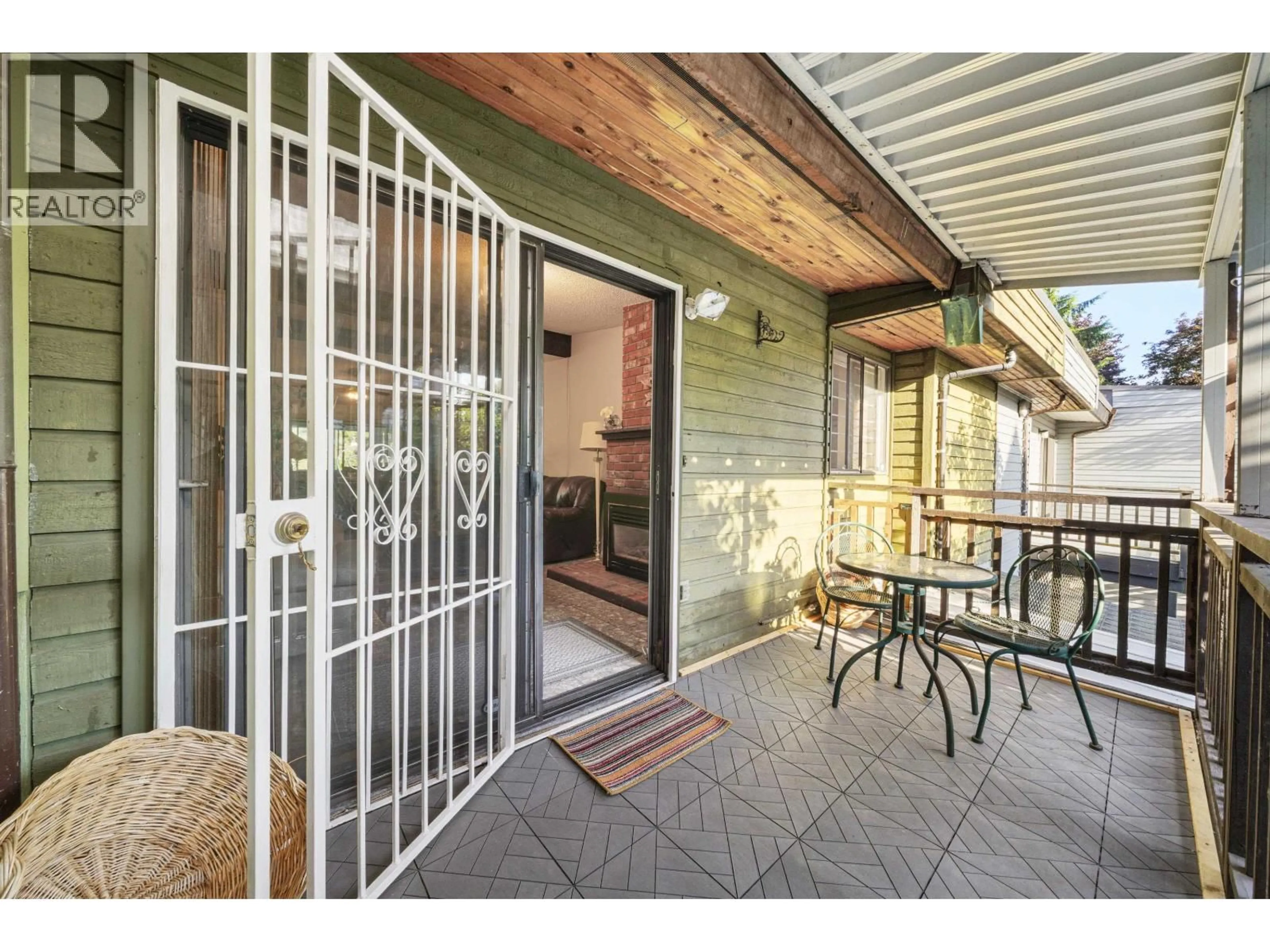 Patio, street for 567 CLARE AVENUE, Burnaby British Columbia V5B4L3