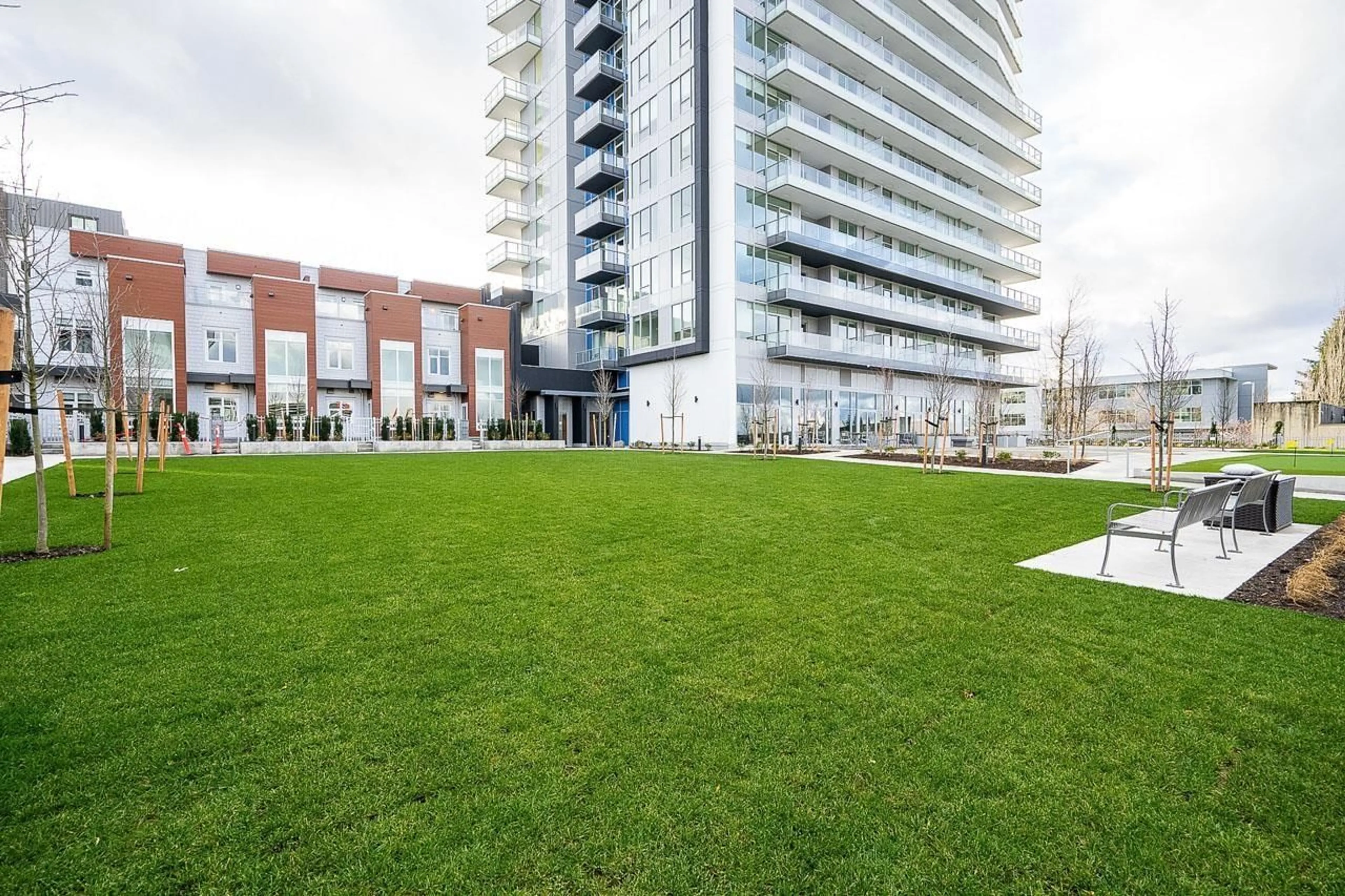 Patio, building for 706 - 8551 201 STREET, Langley British Columbia V2Y3Y5