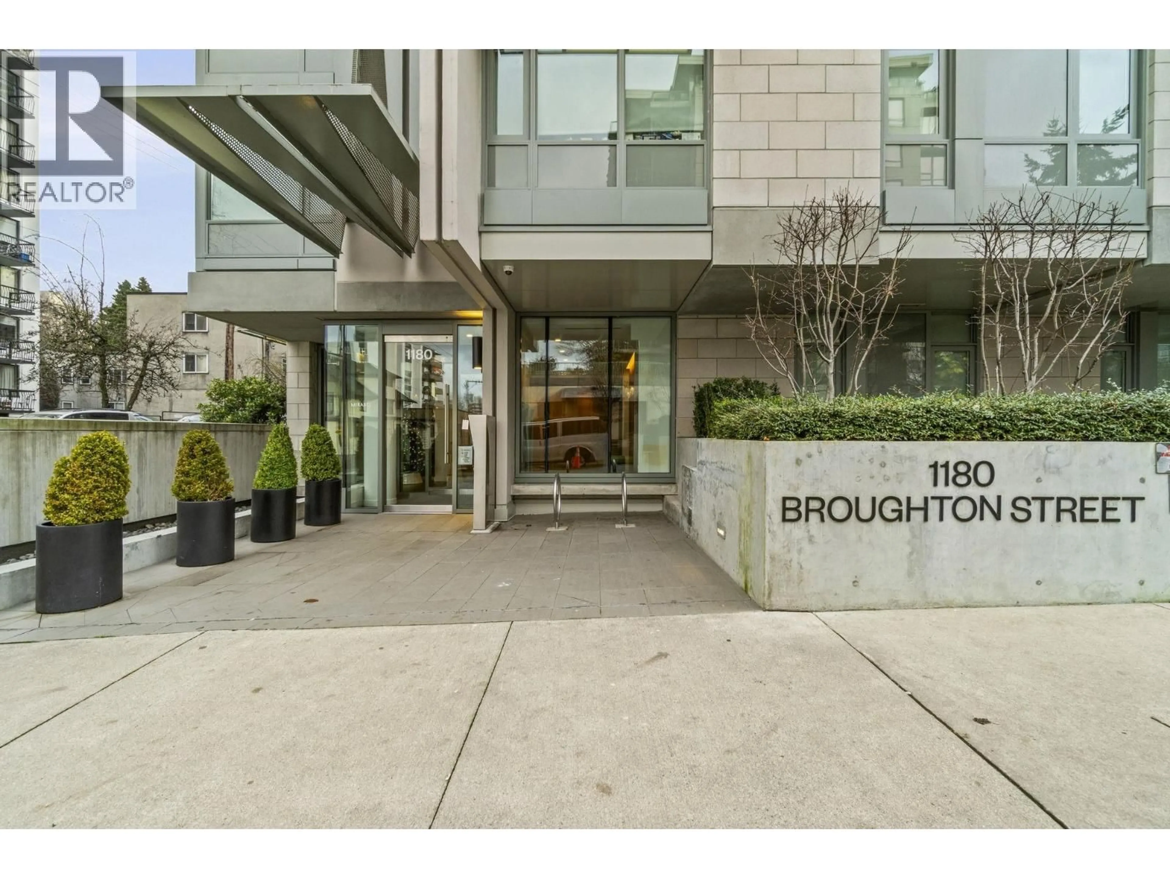 Indoor foyer for 505 - 1180 BROUGHTON STREET, Vancouver British Columbia V6G2B1