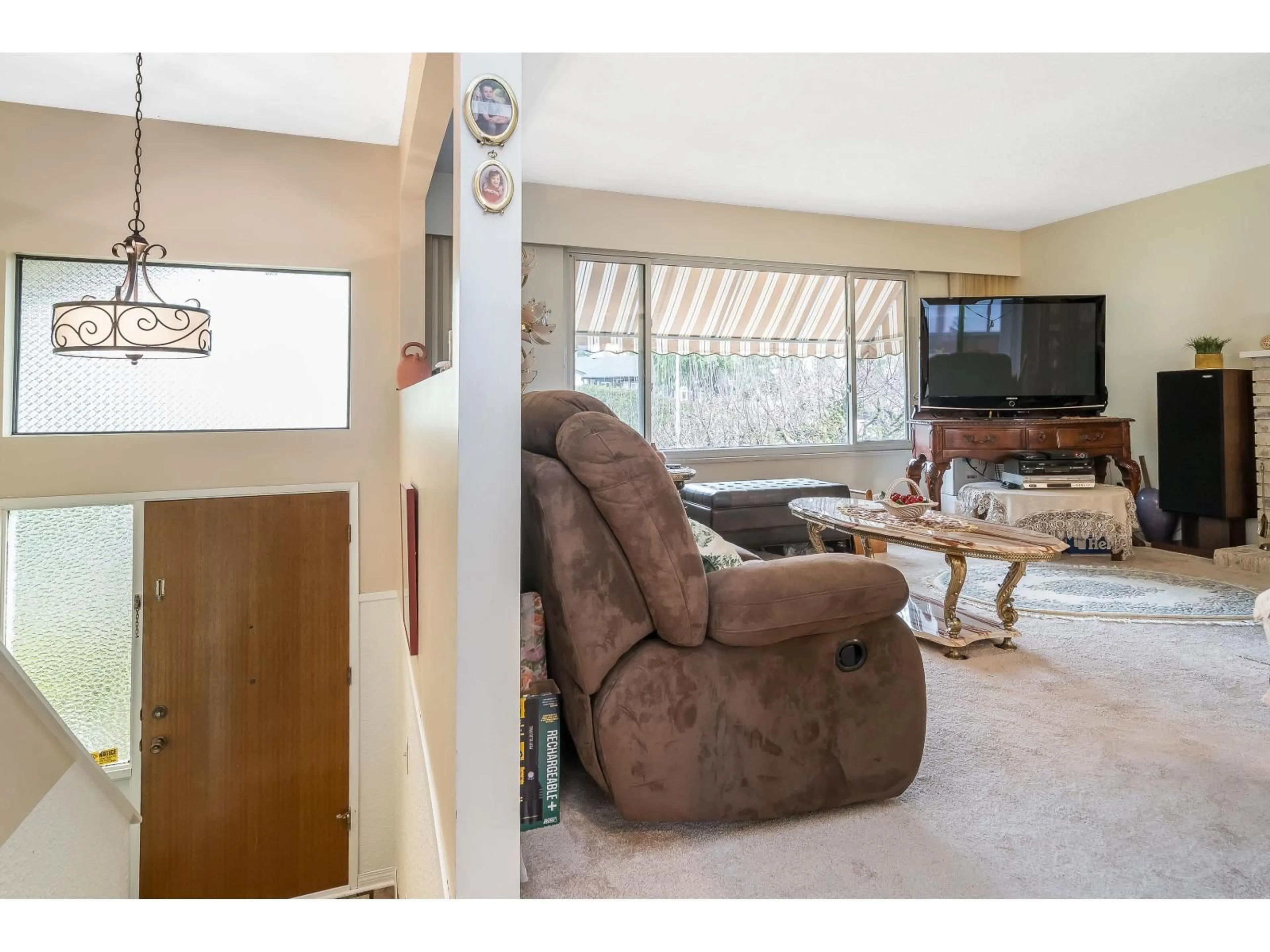 Living room with furniture, unknown for 26853 ALDER DRIVE, Langley British Columbia V4W3G9