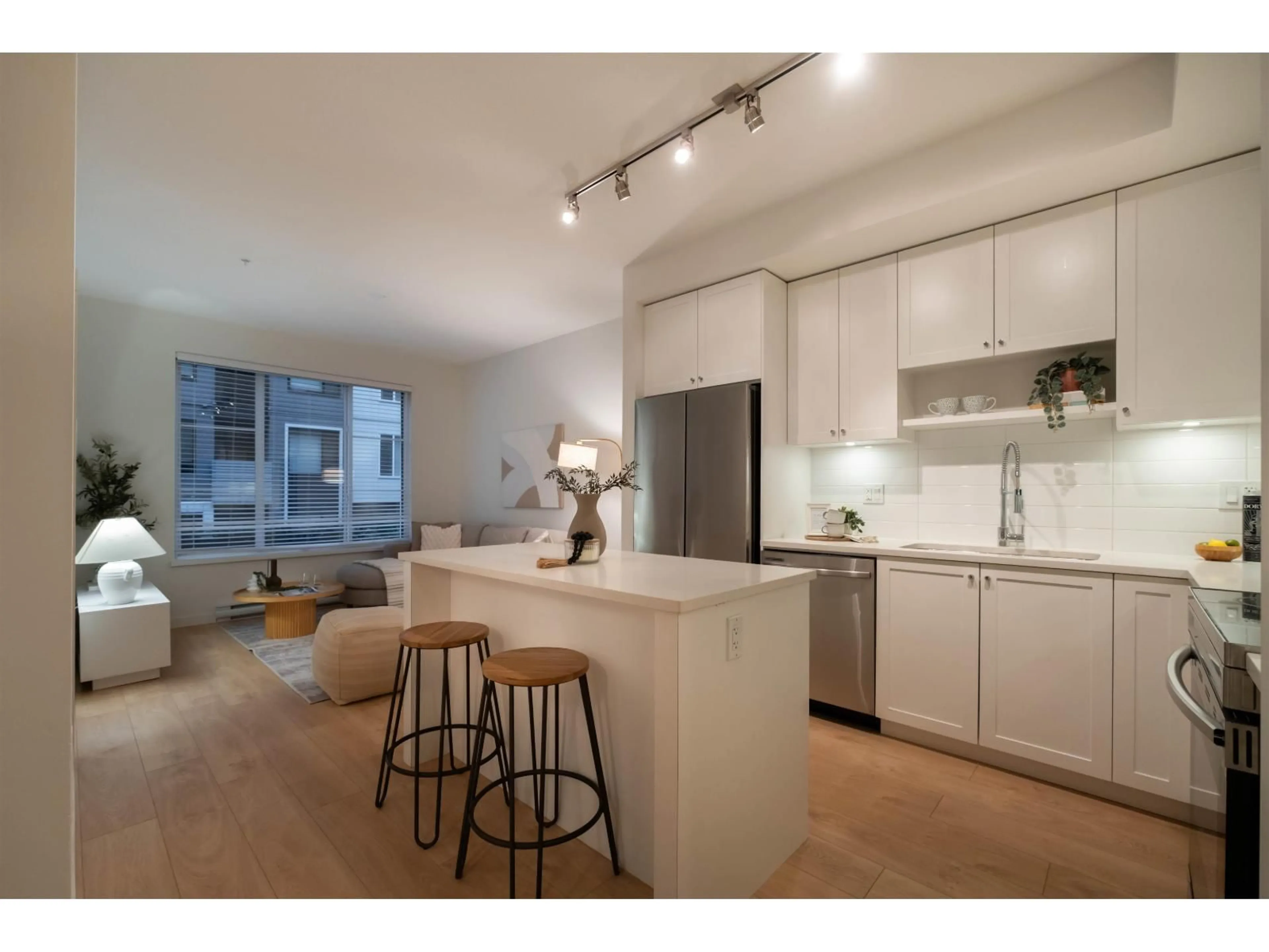 Open concept kitchen, unknown for 113 - 15858 FRASER HIGHWAY, Surrey British Columbia V4N6X4