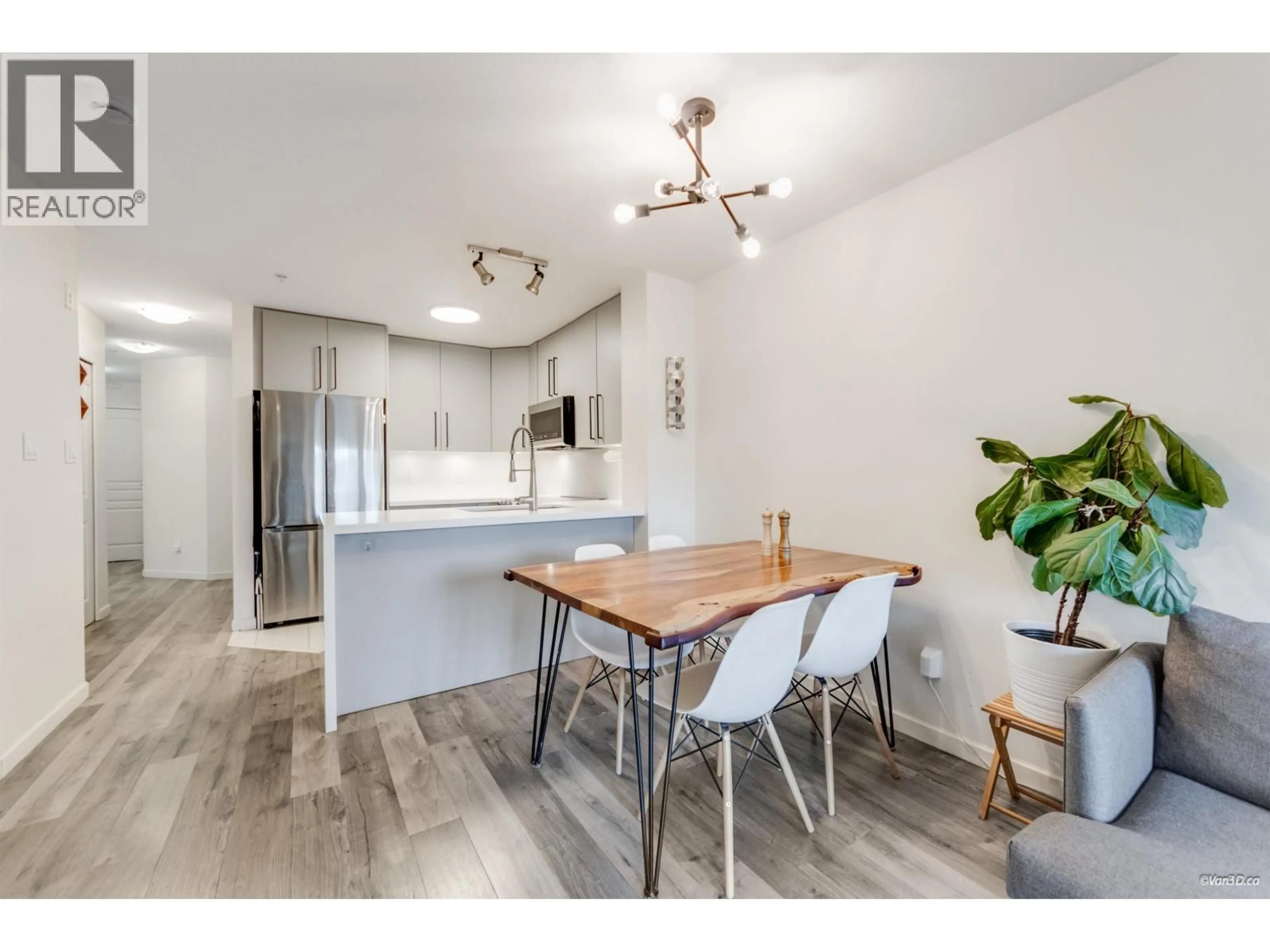 Open concept kitchen, wood/laminate floor for 212 - 3278 HEATHER STREET, Vancouver British Columbia V5Z4R9