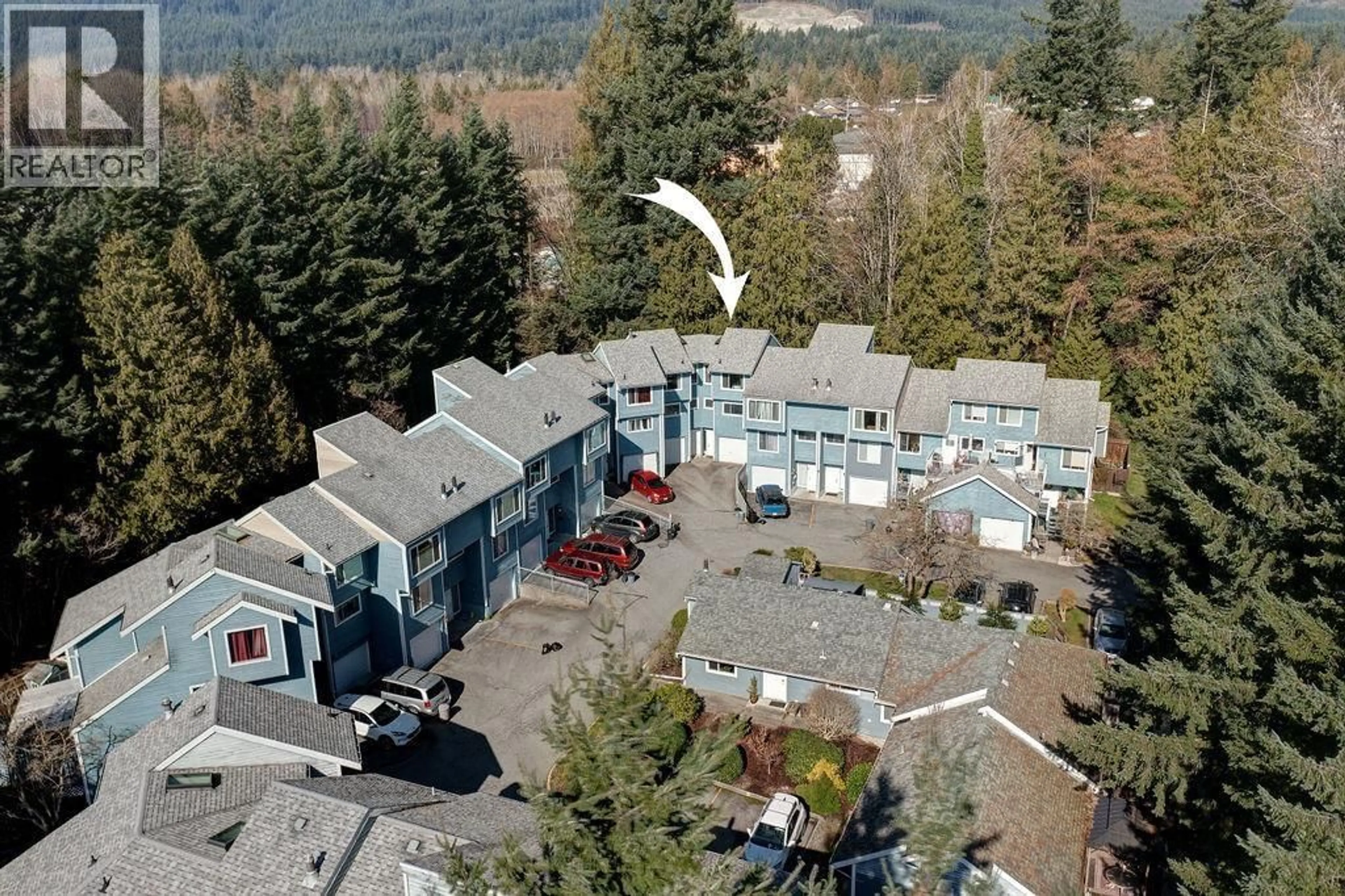 A pic from outside/outdoor area/front of a property/back of a property/a pic from drone, mountain view for 5 - 822 GIBSONS WAY, Gibsons British Columbia V0N1V7