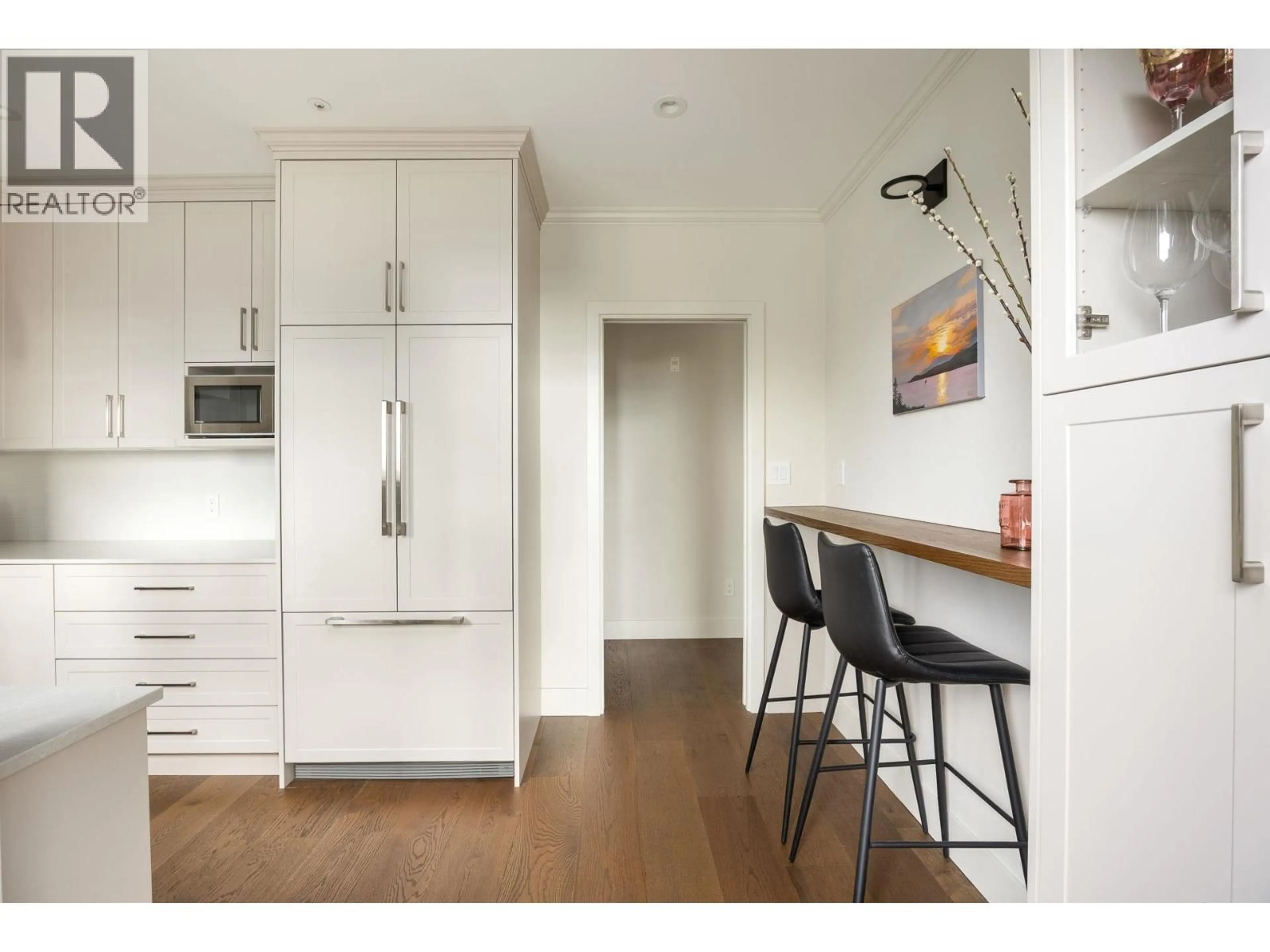 Open concept kitchen, wood/laminate floor for 308 - 2271 BELLEVUE AVENUE, West Vancouver British Columbia V7V4X1