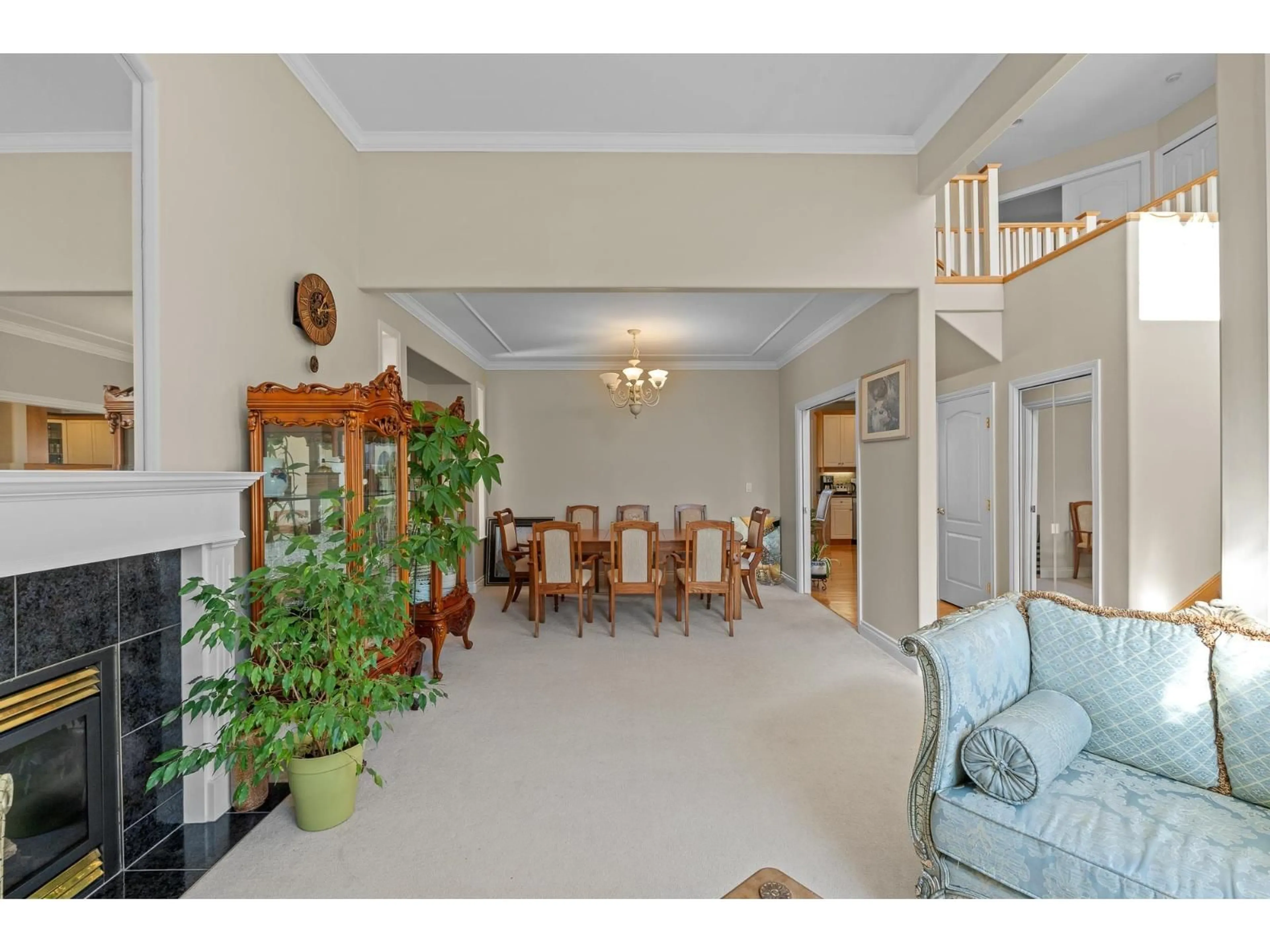 Indoor foyer for 11167 160A STREET, Surrey British Columbia V4N4Z2