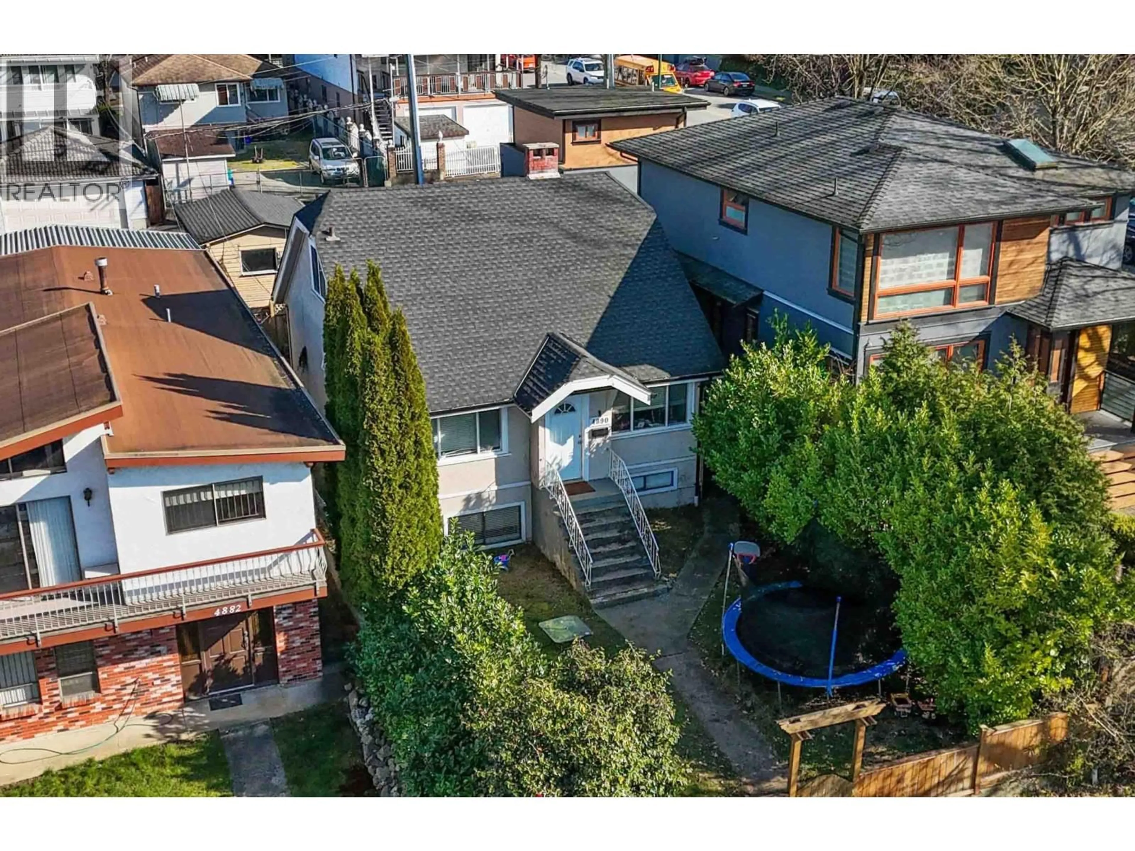 A pic from outside/outdoor area/front of a property/back of a property/a pic from drone, street for 4890 DUMFRIES STREET, Vancouver British Columbia V5N3T9