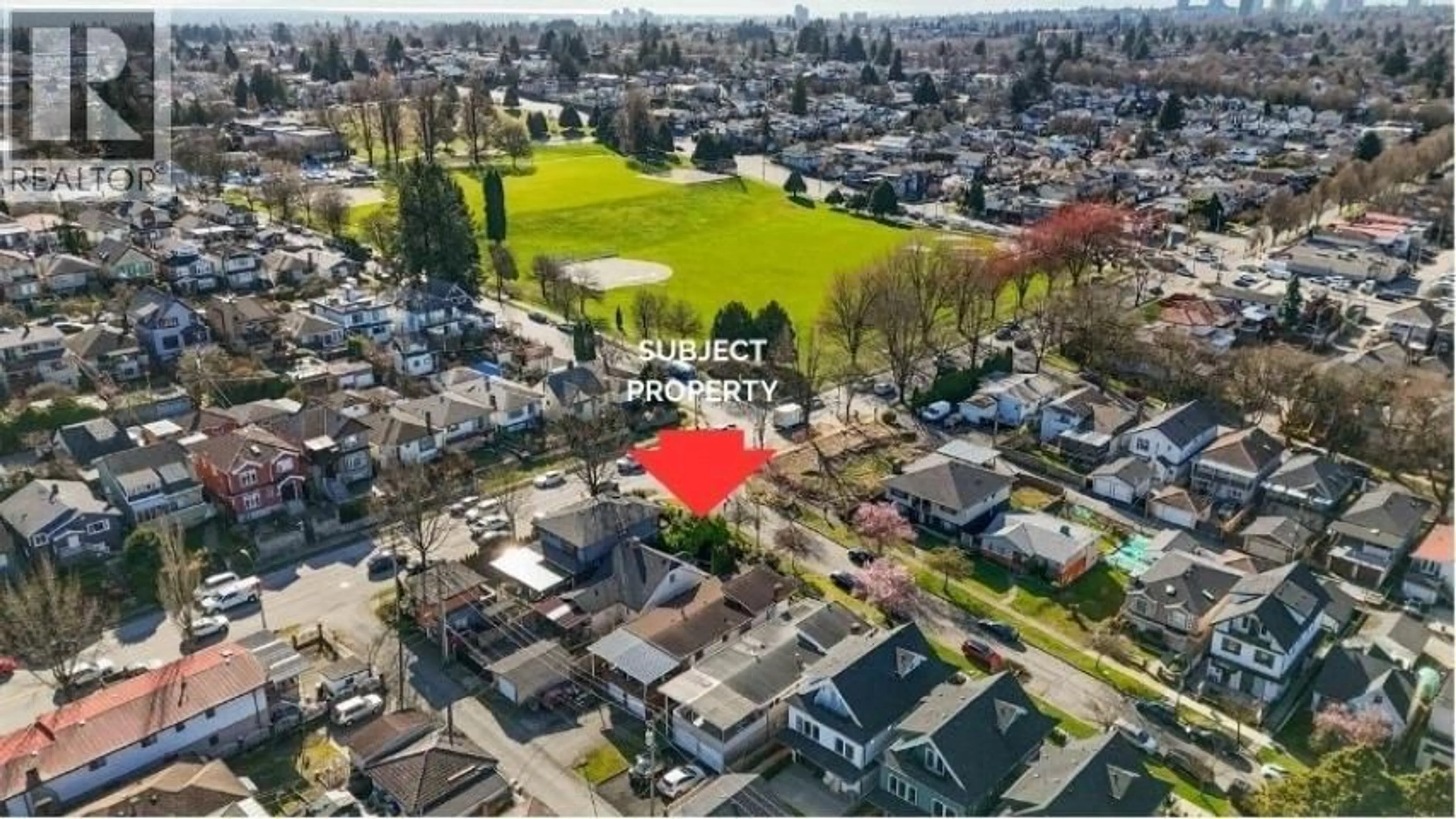 A pic from outside/outdoor area/front of a property/back of a property/a pic from drone, street for 4890 DUMFRIES STREET, Vancouver British Columbia V5N3T9